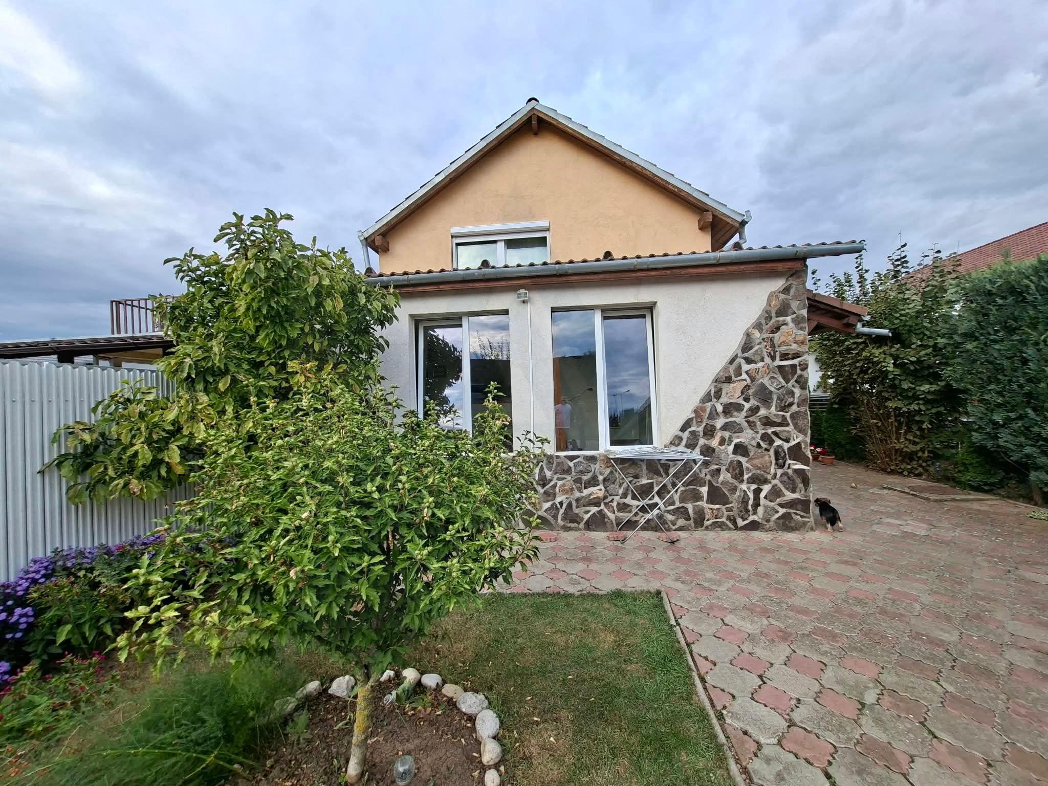 Casa cu etaj 113 mp utili curte libera 350mp garaj cu pod Gusterita - 2