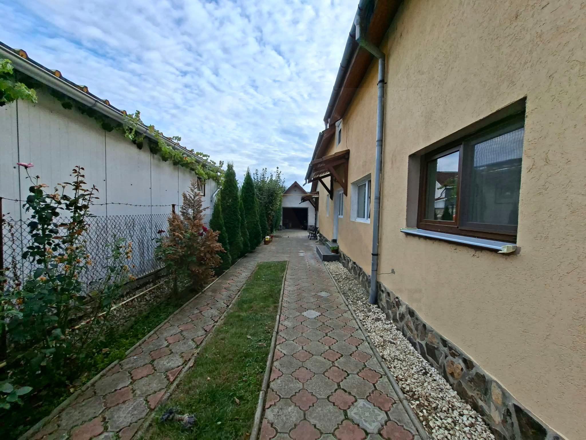 Casa cu etaj 113 mp utili curte libera 350mp garaj cu pod Gusterita - 3