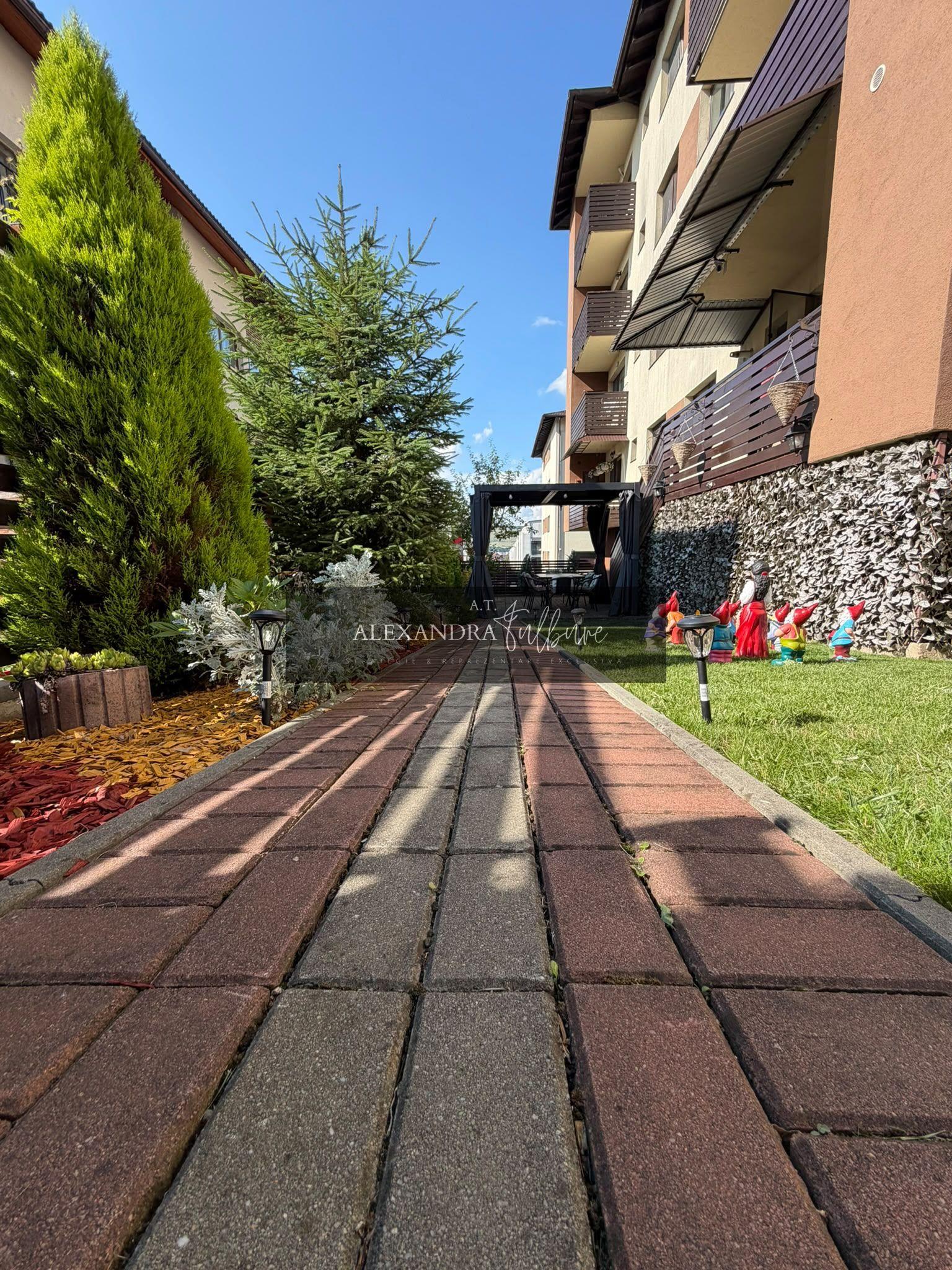Apartament 3 camere, curte, boxa, parcare, Sub Cetate - 44