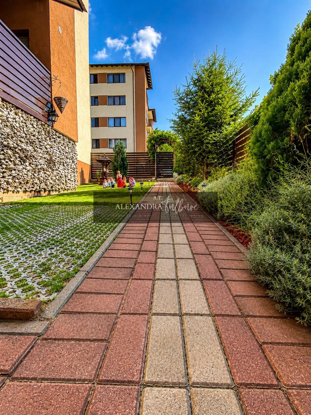 Apartament 3 camere, curte, boxa, parcare, Sub Cetate
