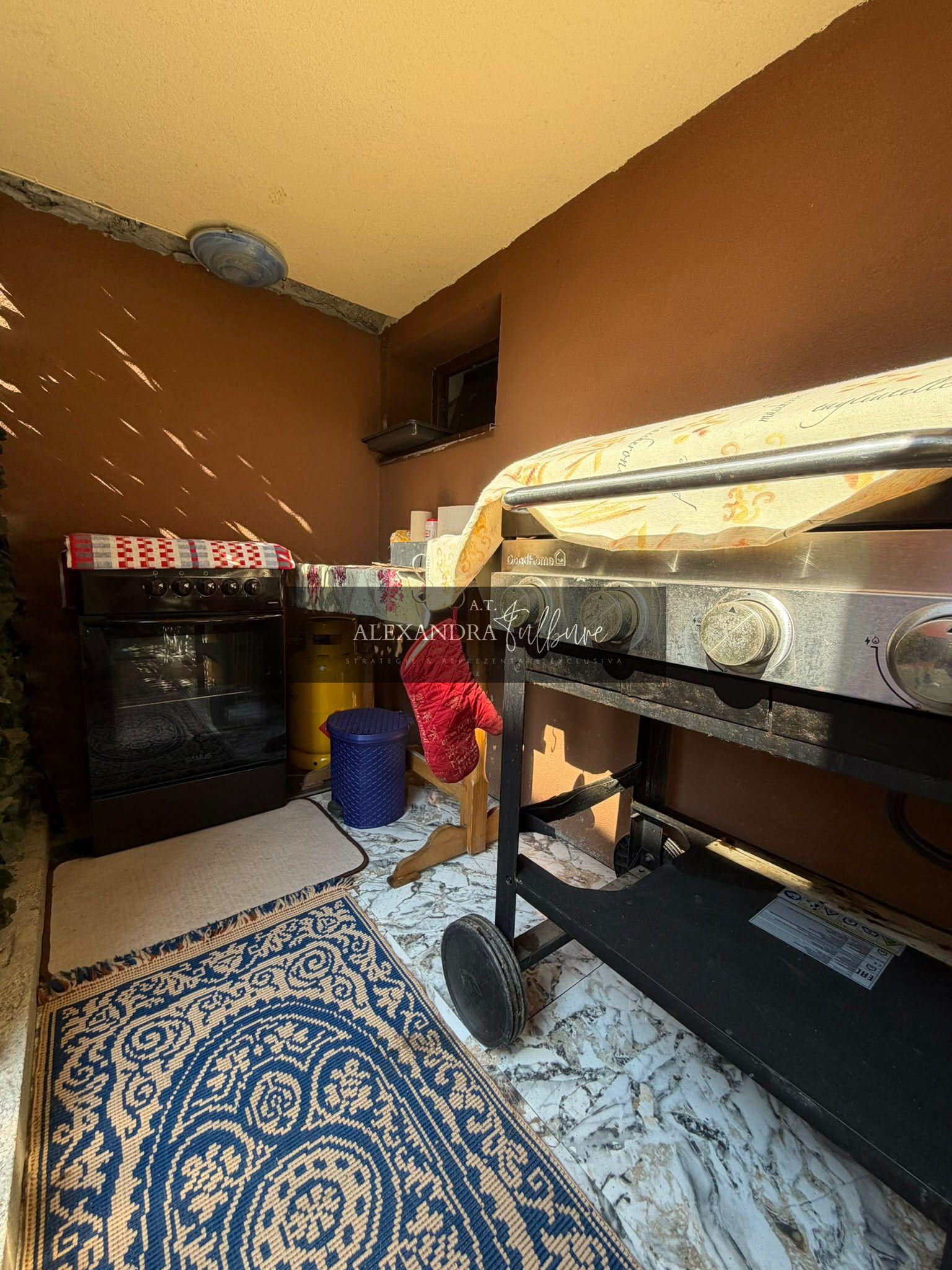 Apartament 3 camere, curte, boxa, parcare, Sub Cetate - 2