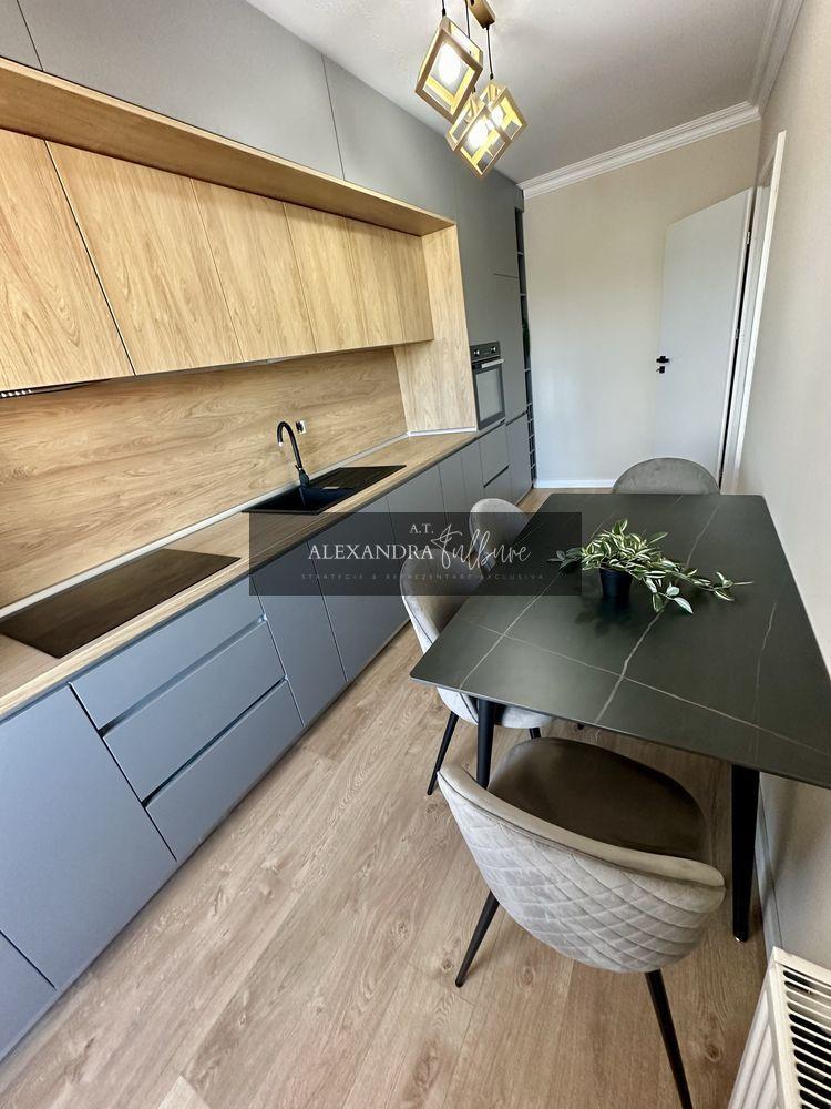Apartament de vanzare 3 camere decomanda, balcon, parcare - 2