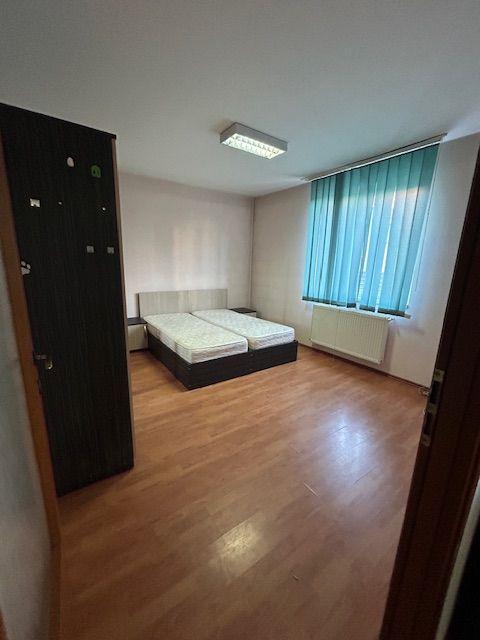 Apartament spatios , parter , zona Libertatii - 7