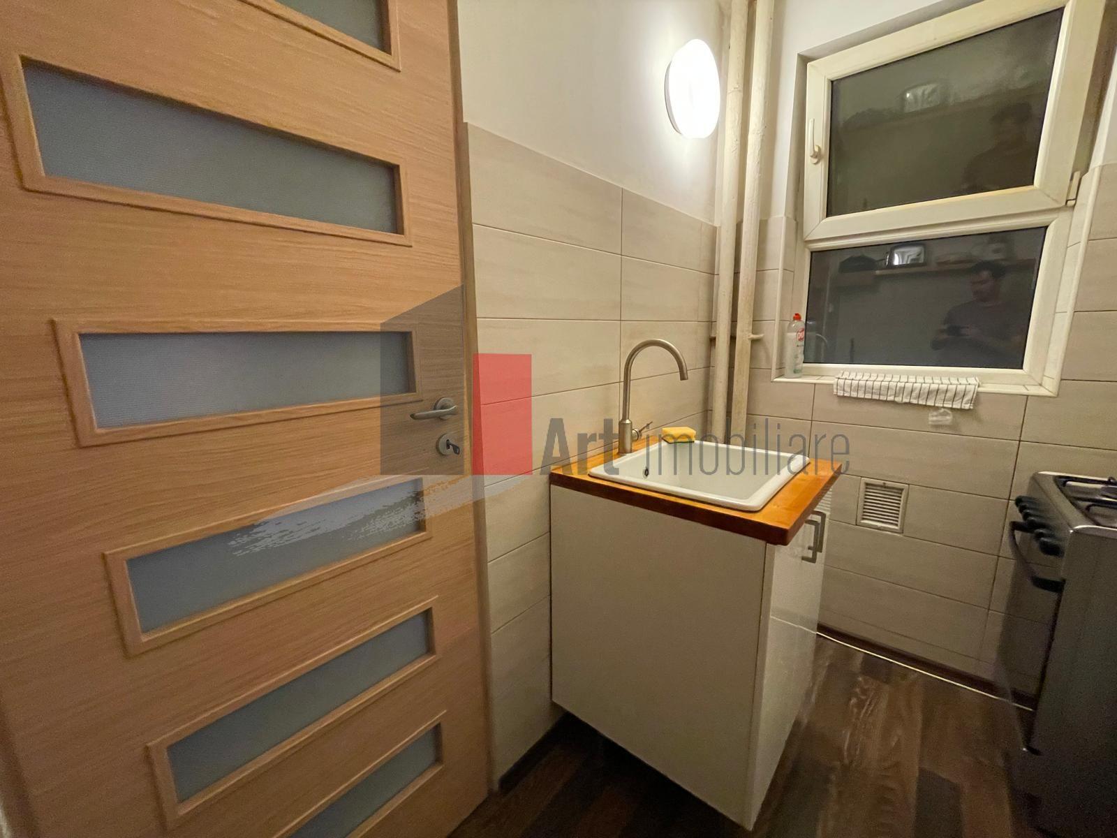 APARTAMENT 2 CAMERE -SALA PALATULUI - 25