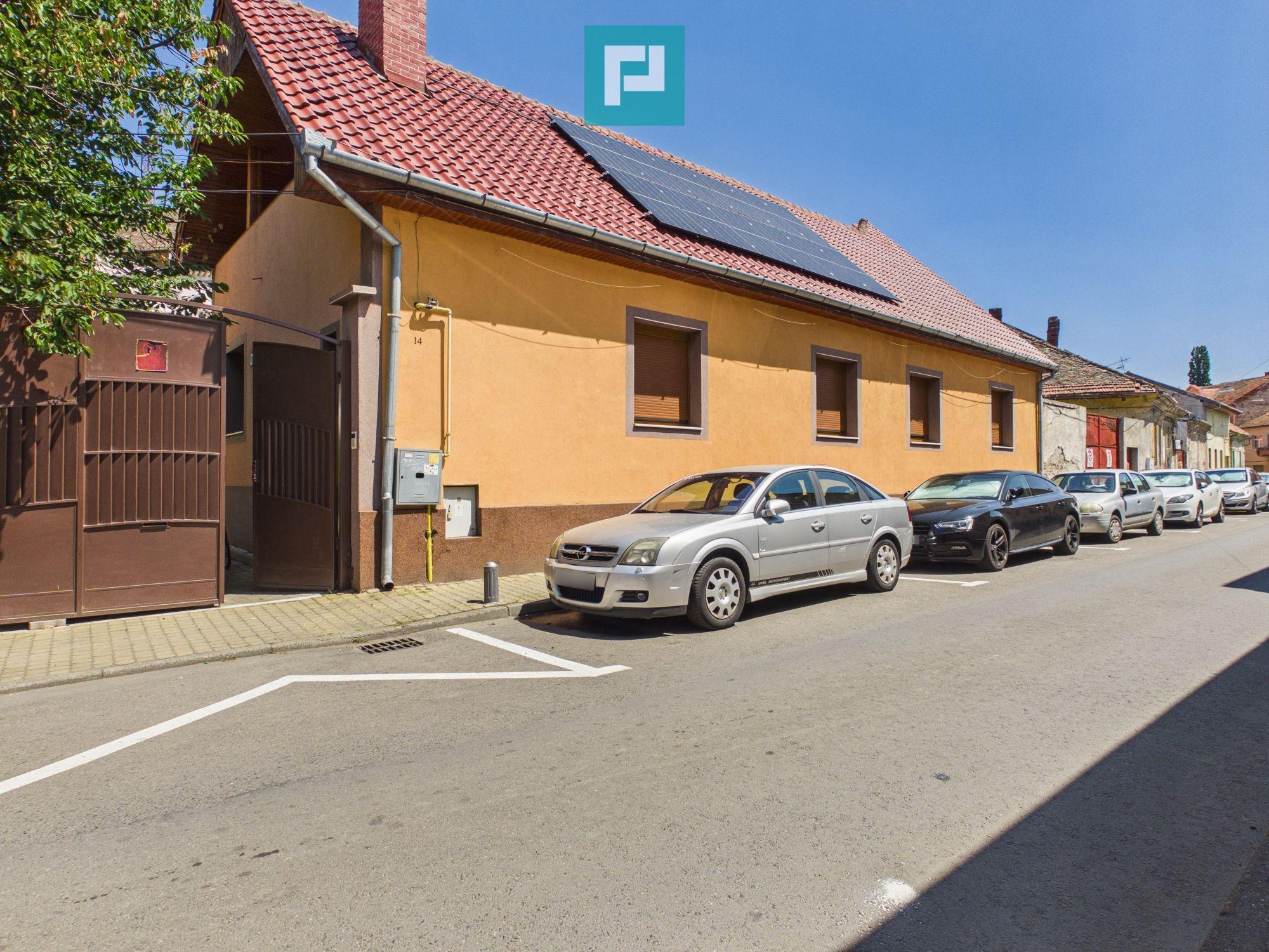 Casă ultracentrală cu 6 camere pentru investiții - 1
