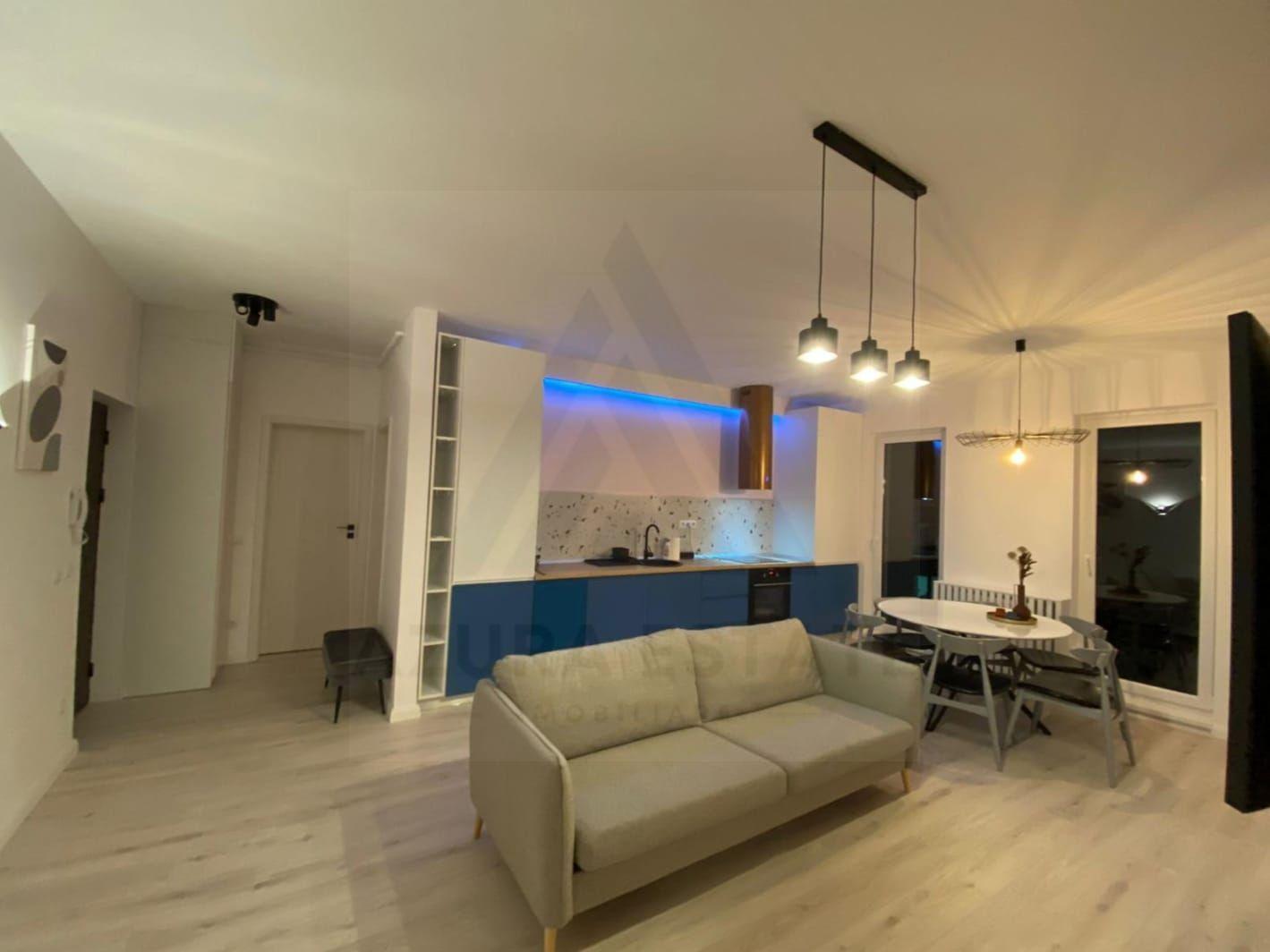 Apartament modern 3 camere balcon 5 mp utili si parcare zona Centrala - 1