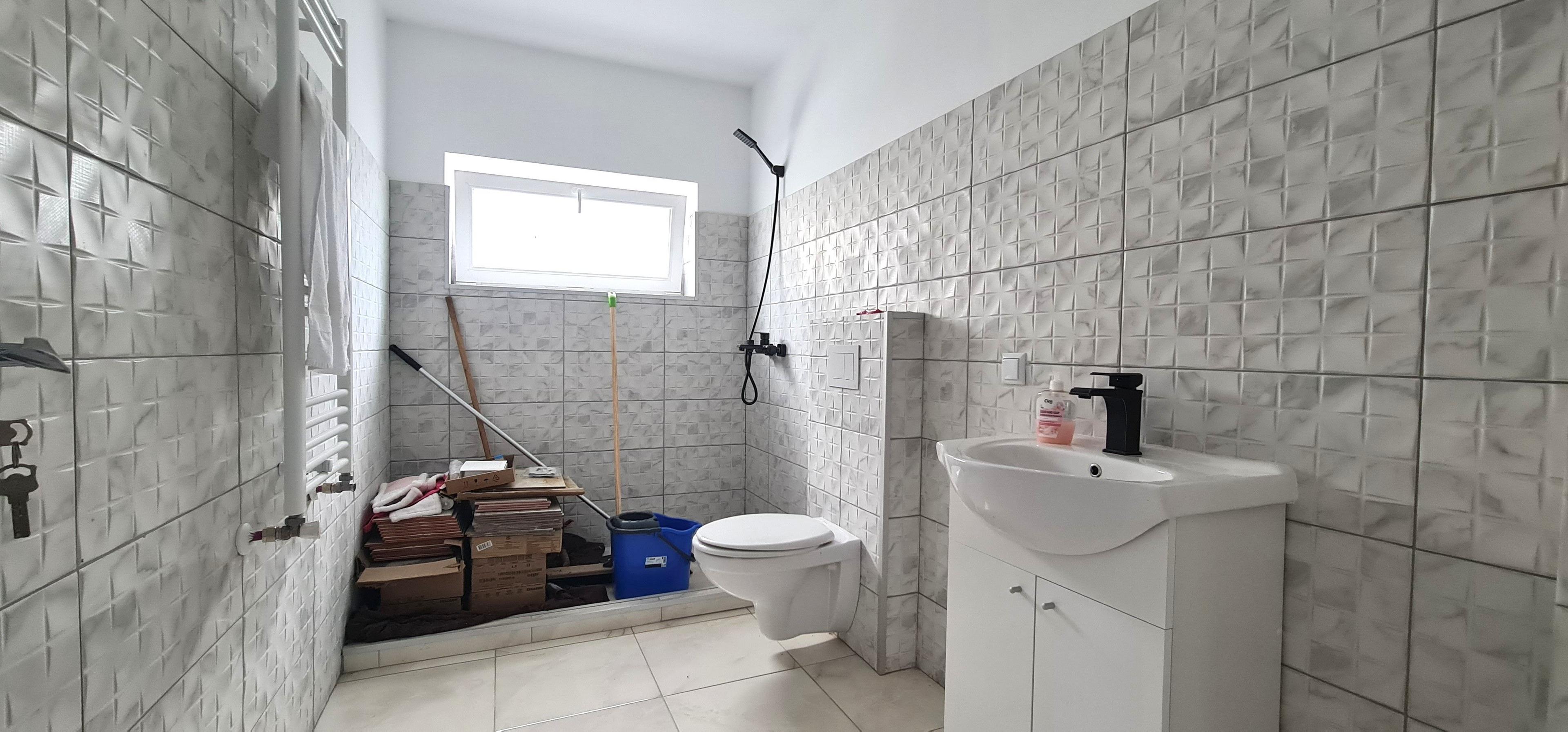 Casa 4 camere (nemobilata, neutilata) cartier Izvor Tarlungeni Brasov - 8