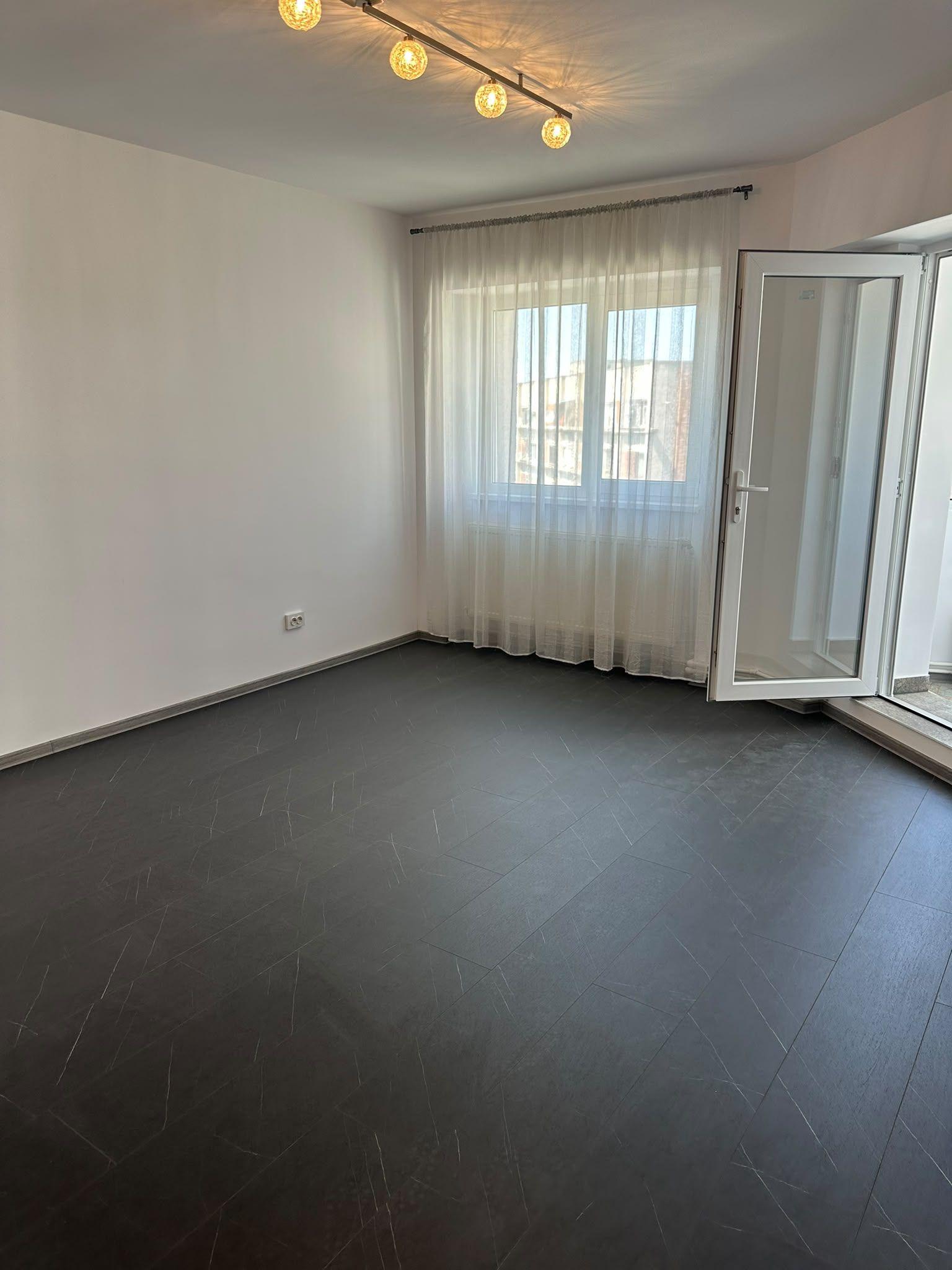 De vanzare apartament cu 3 camere, zona Faleza, etaj 7/8, 149.000 euro - 6
