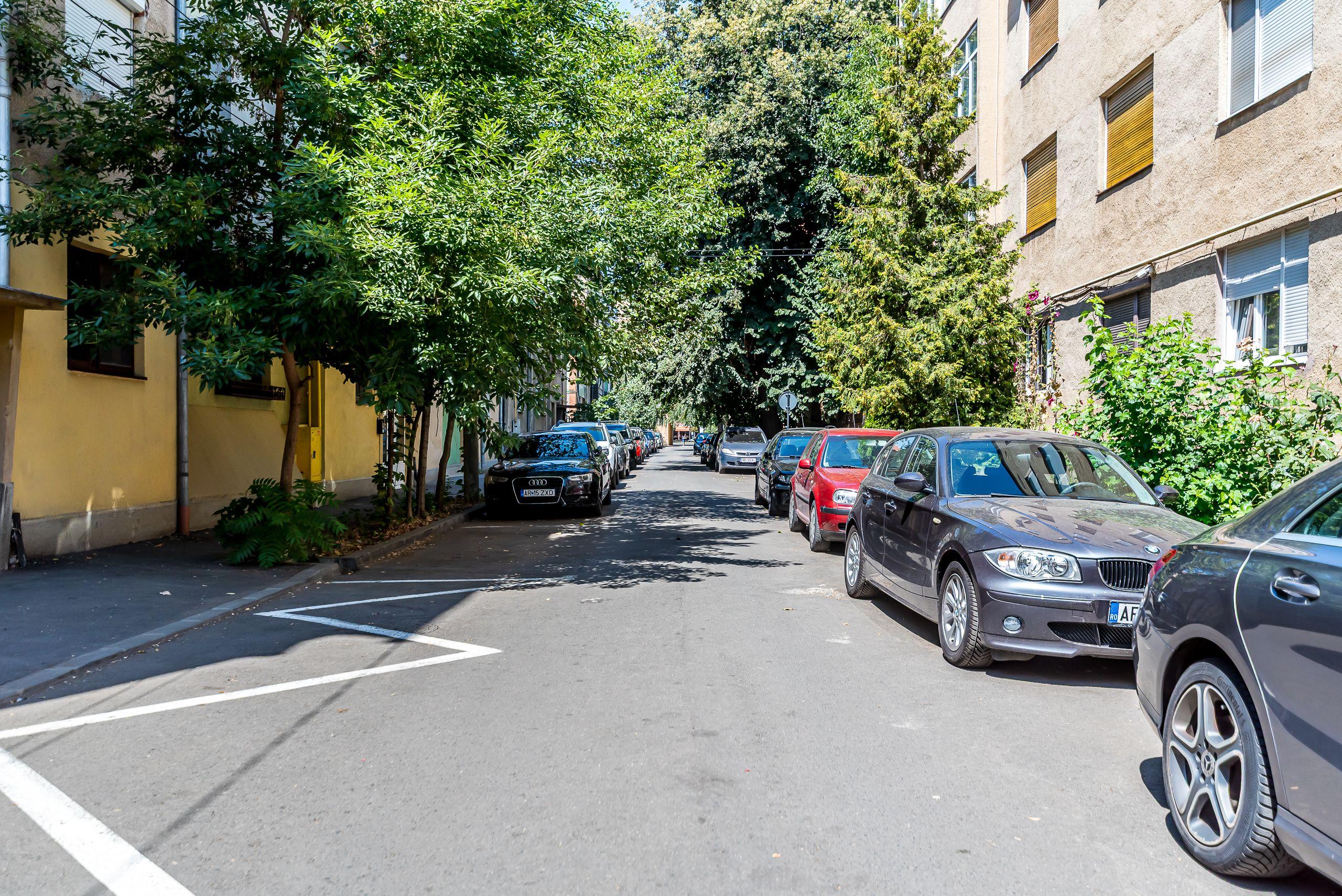 Apartament cu 1 cameră, balcon închis și boxă pe str. Carol Davila - 10