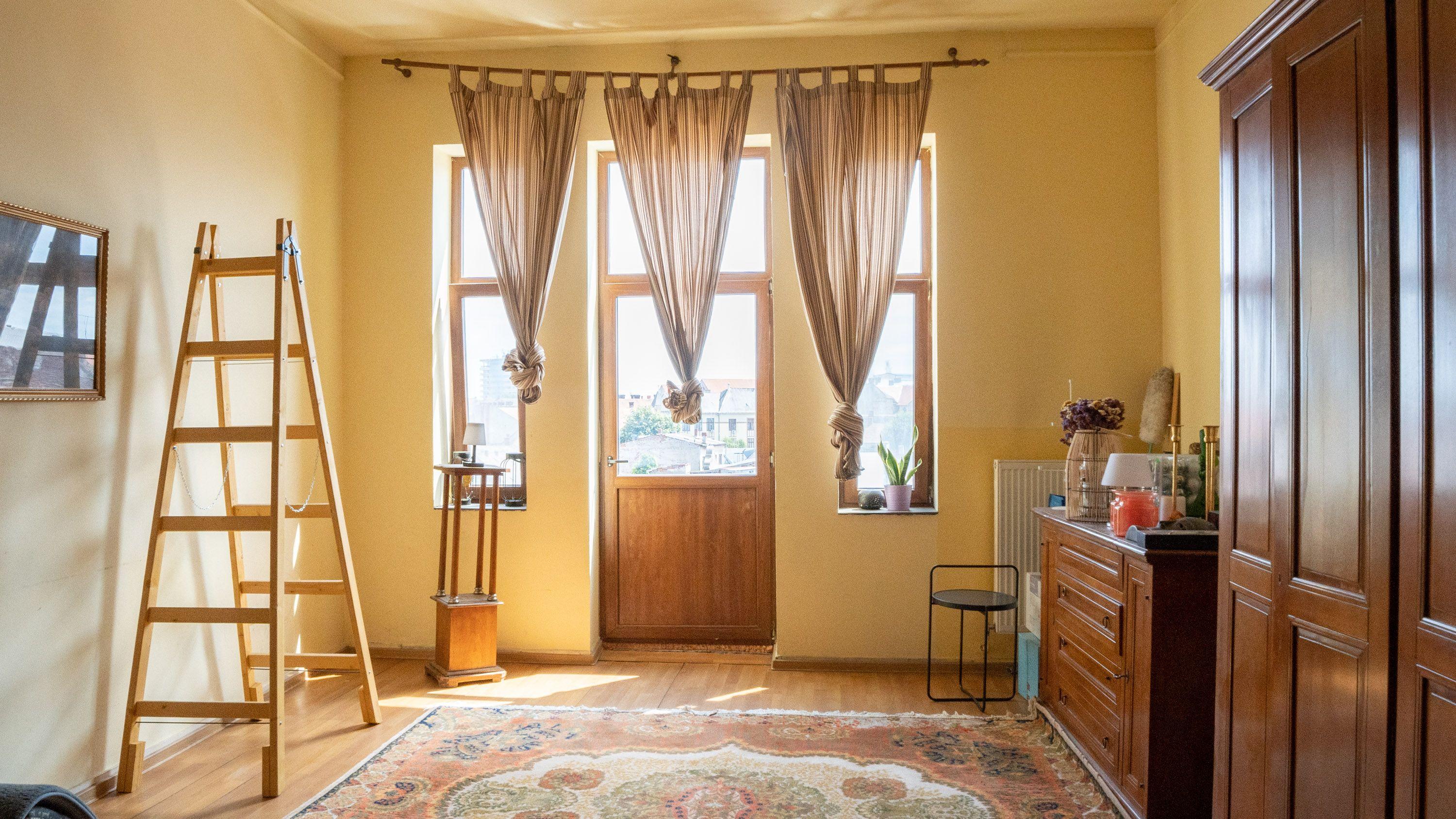 2 camere. Adresă centrală. 99 mp construiți. 2 băi. Etaj 3. - 4