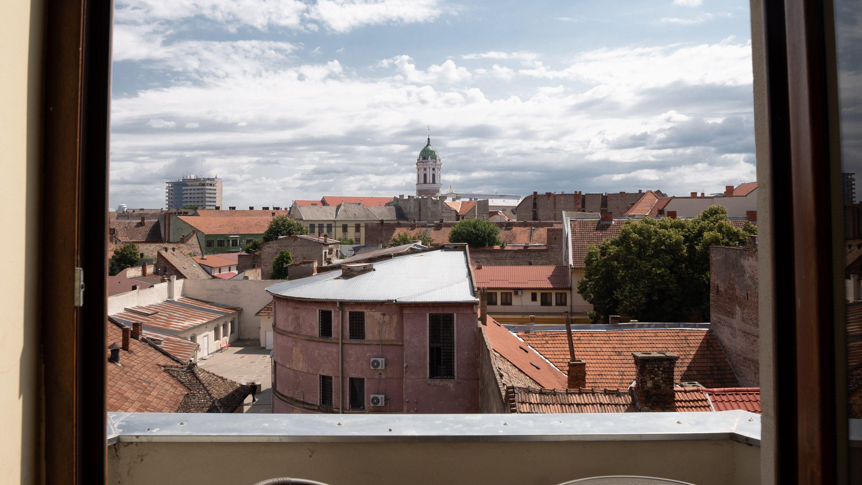 Arad central | 2 camere | 2 băi | balcon - 9