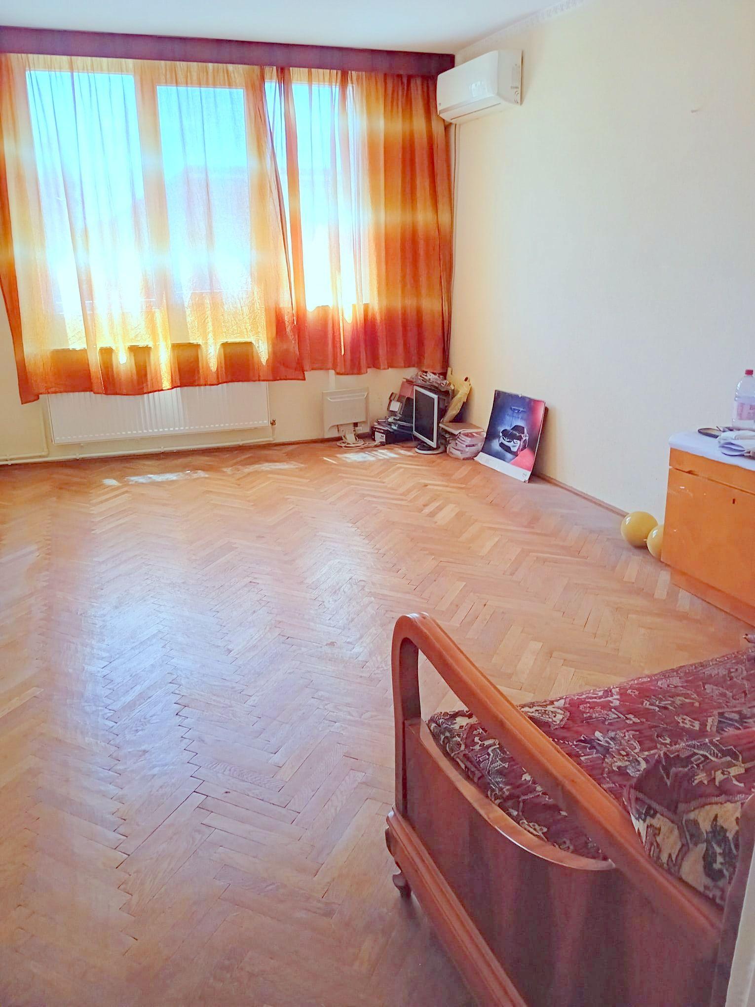 De vanzare - apartament cu 3 camere decomandate, Tiglina 2, etaj 3/4 - 5