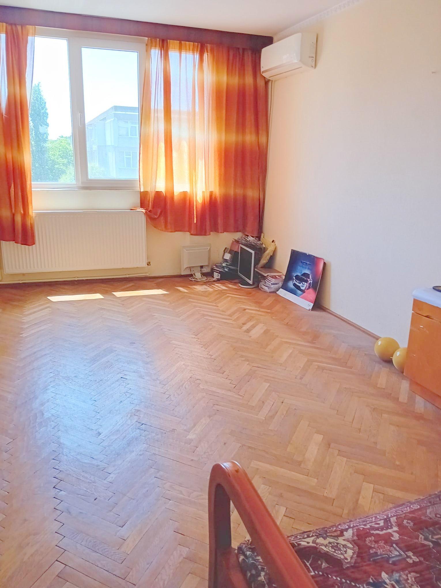 De vanzare - apartament cu 3 camere decomandate, Tiglina 2, etaj 3/4 - 8