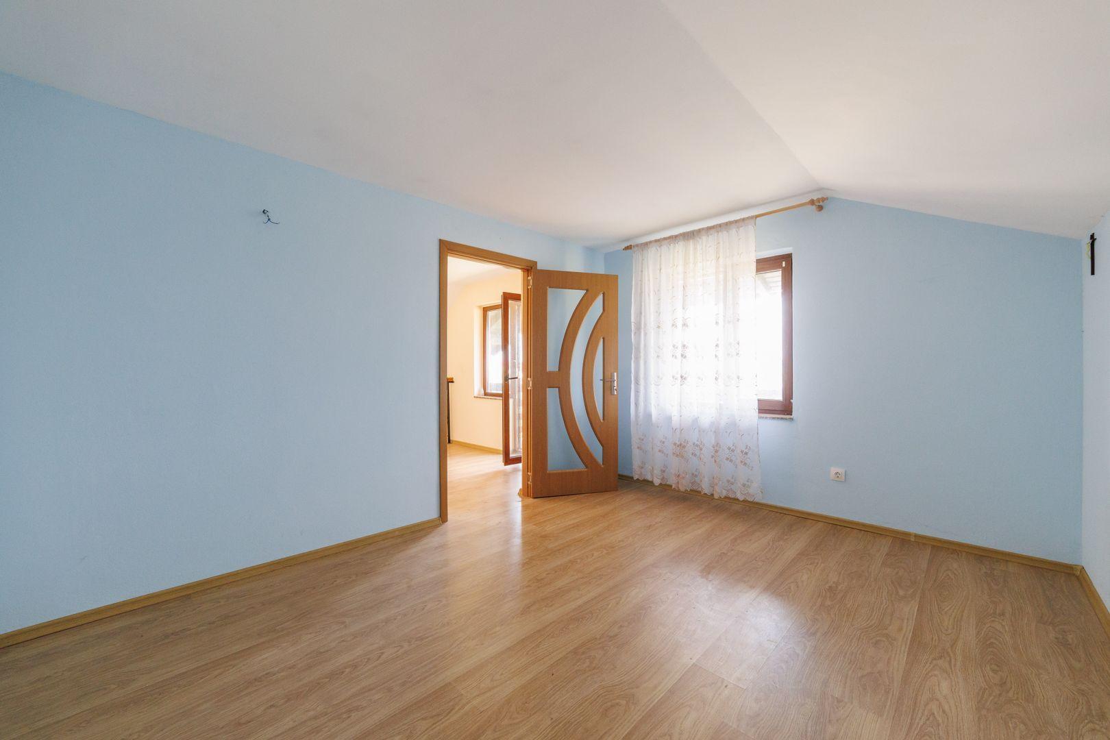 Casa P+M cu 4 camere si teren de 705 mp | Pitesti – Strada Zborului - 35