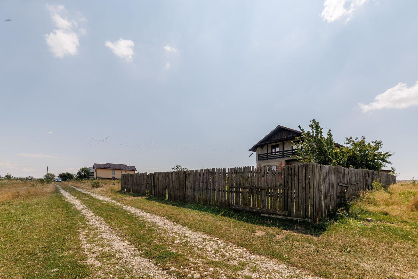 Casa P+M cu 4 camere si teren de 705 mp | Pitesti – Strada Zborului - 37