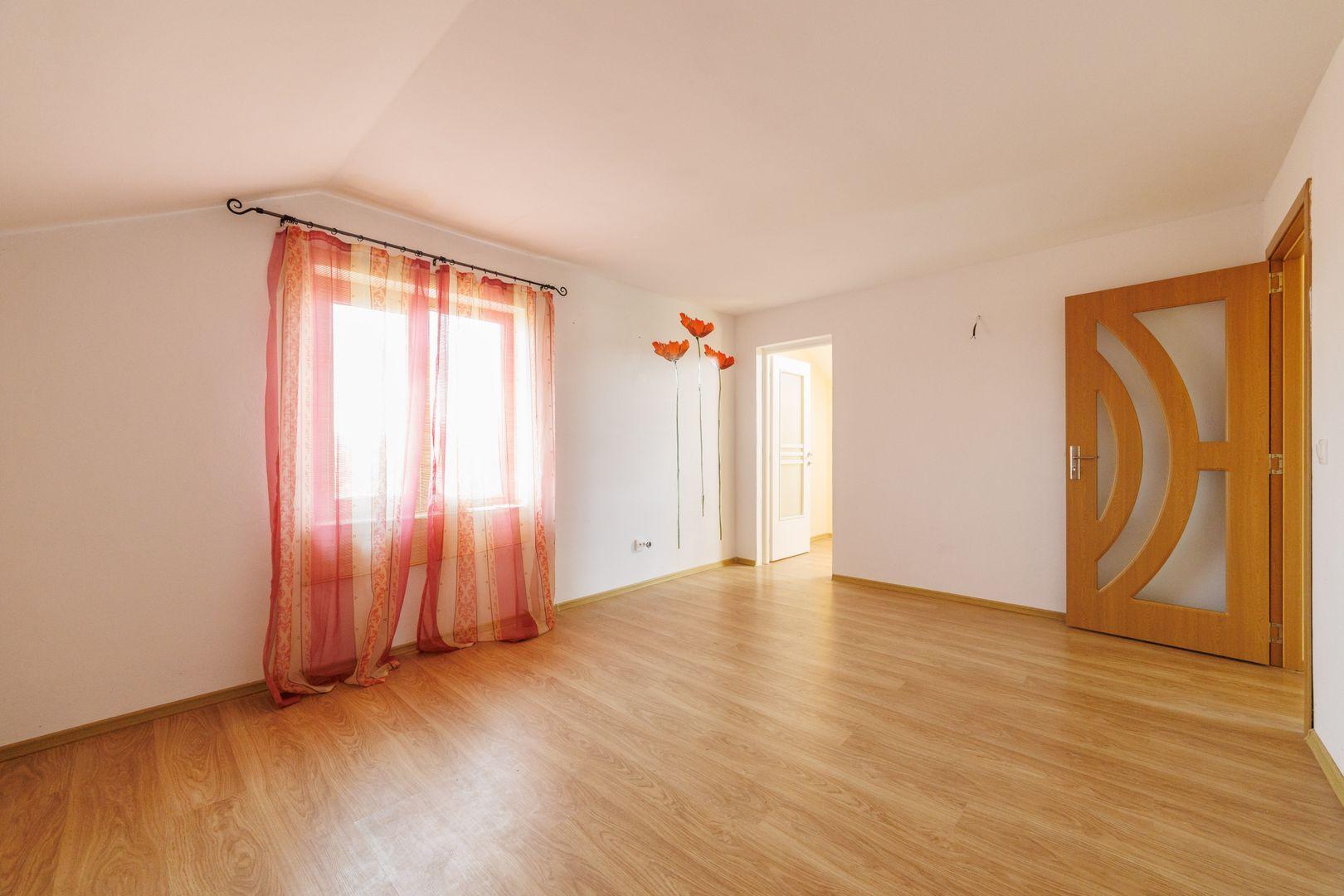 Casa P+M cu 4 camere si teren de 705 mp | Pitesti – Strada Zborului - 33
