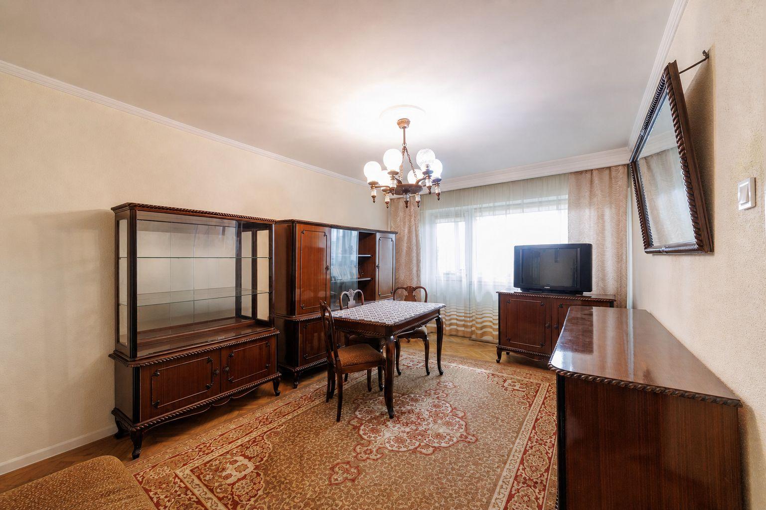 Apartament luminos cu 3 camere și balcon – Exercițiu - 1