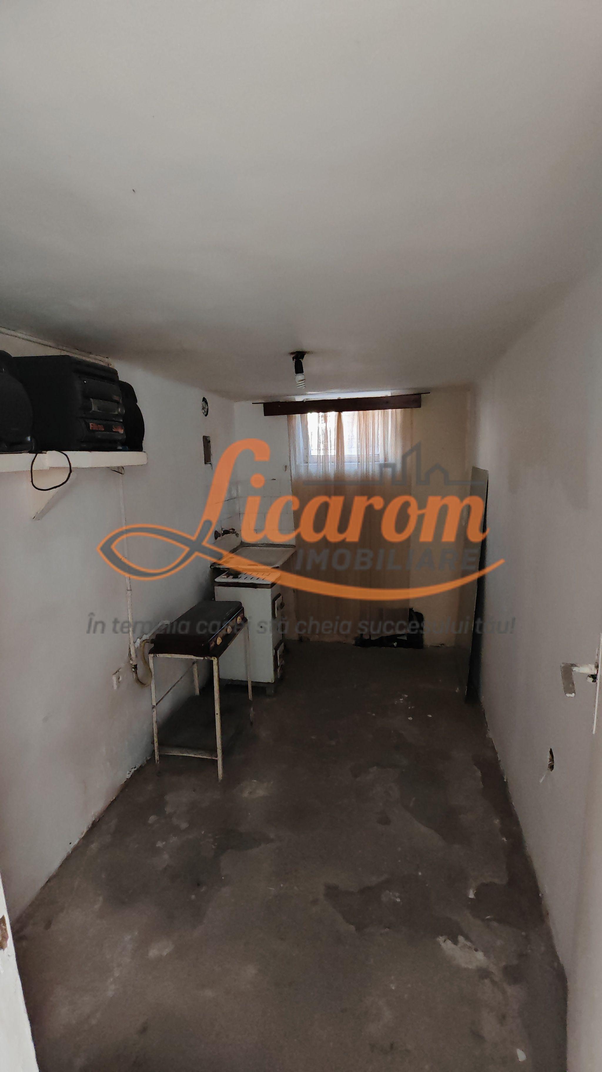 Blumana Proprietate singur in curte,2 corpuri de casa, fara amenajari - 12