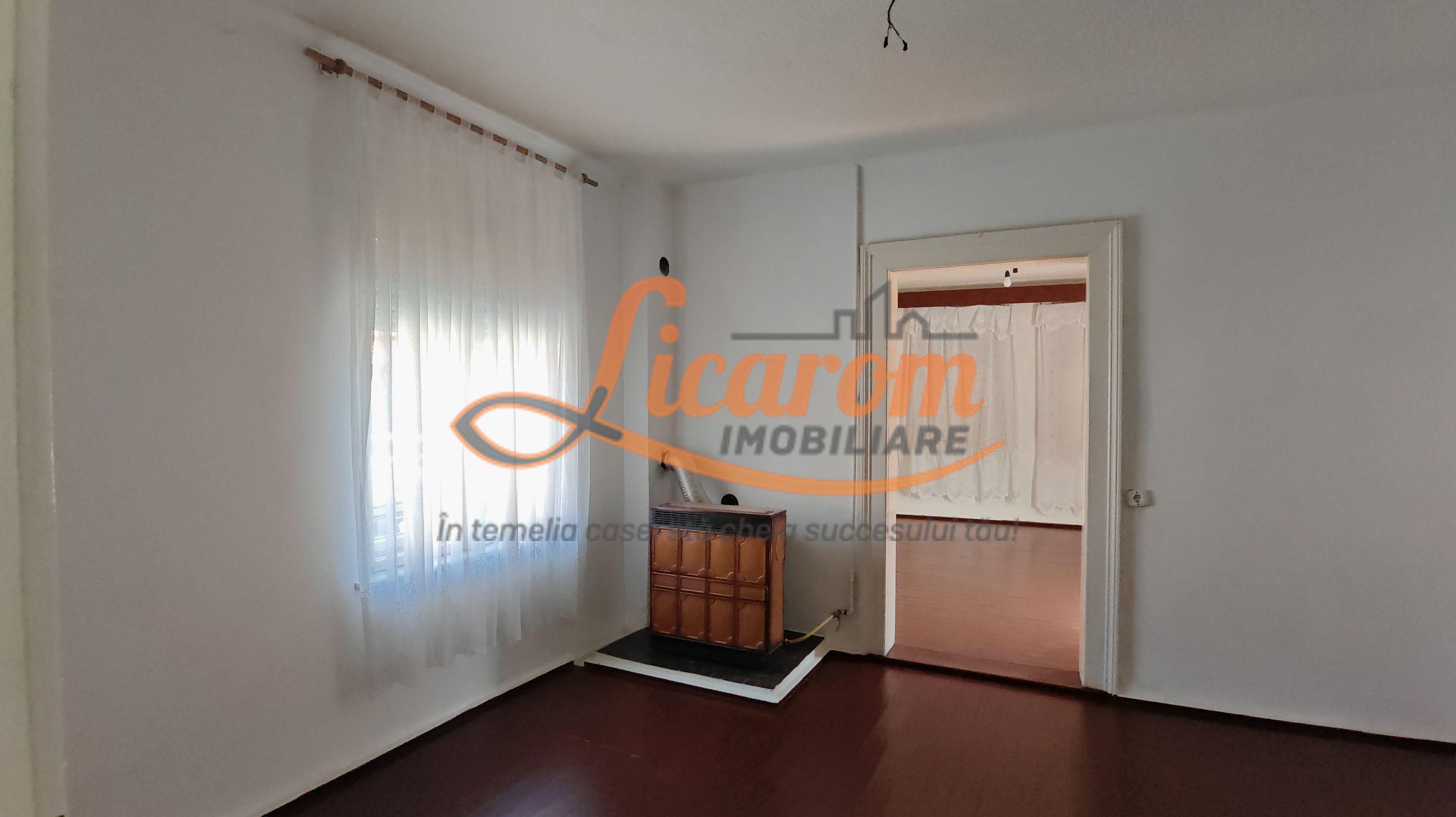 Blumana Proprietate singur in curte,2 corpuri de casa, fara amenajari - 2