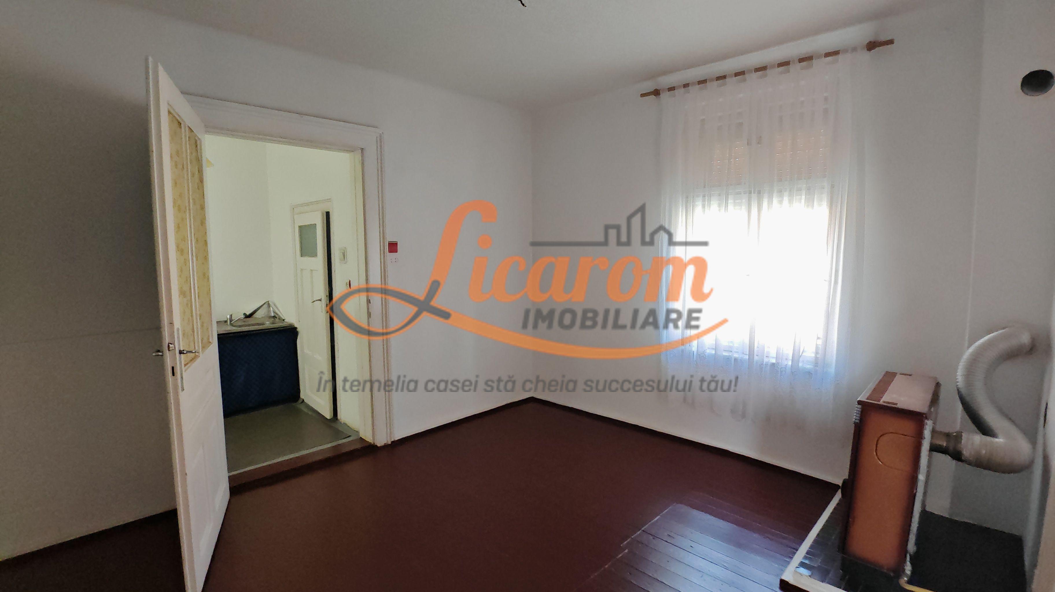 Blumana Proprietate singur in curte,2 corpuri de casa, fara amenajari - 1