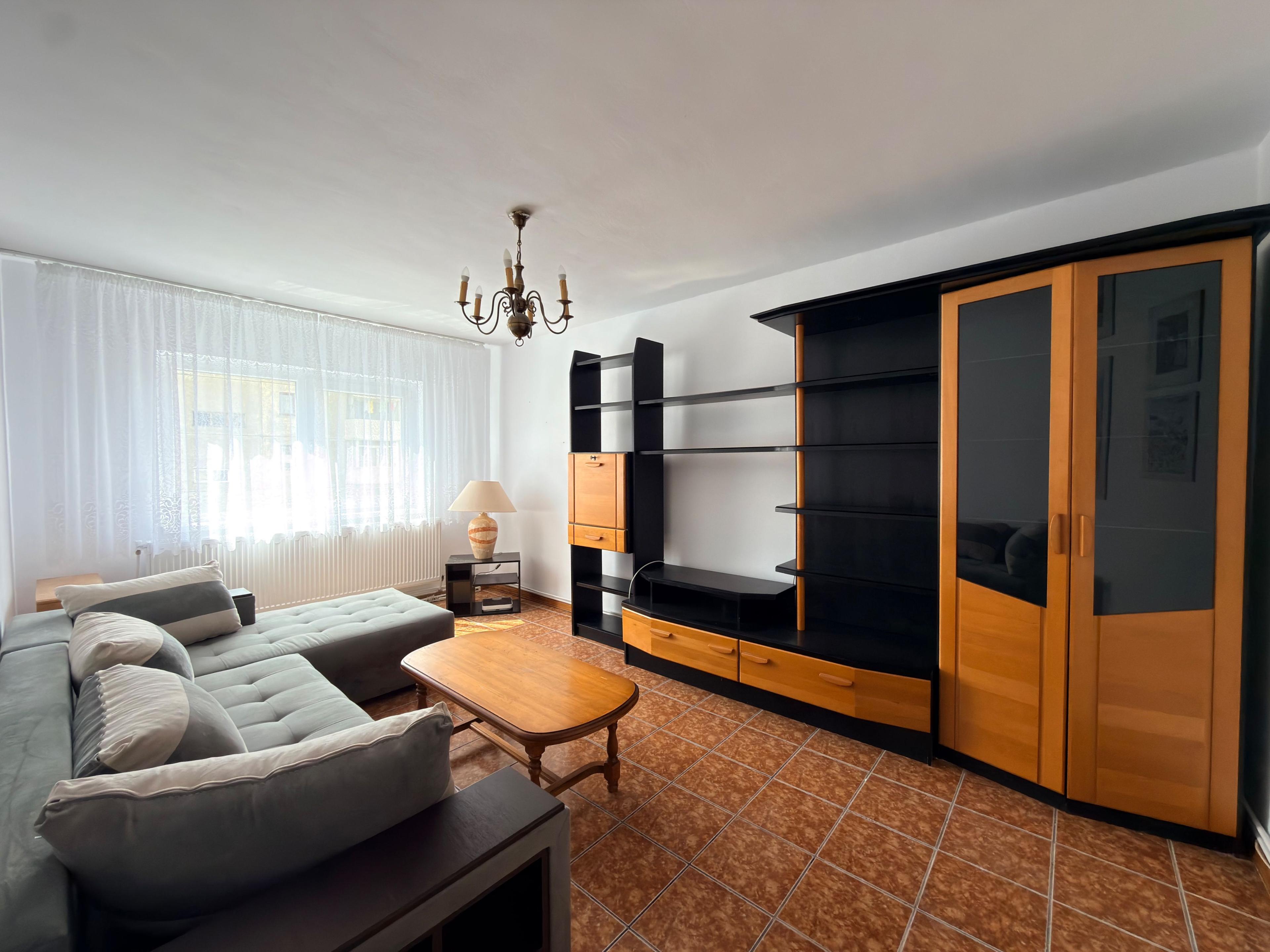 Apartament 3 camere etaj 3- Campulung-Zona Visoi! - 1