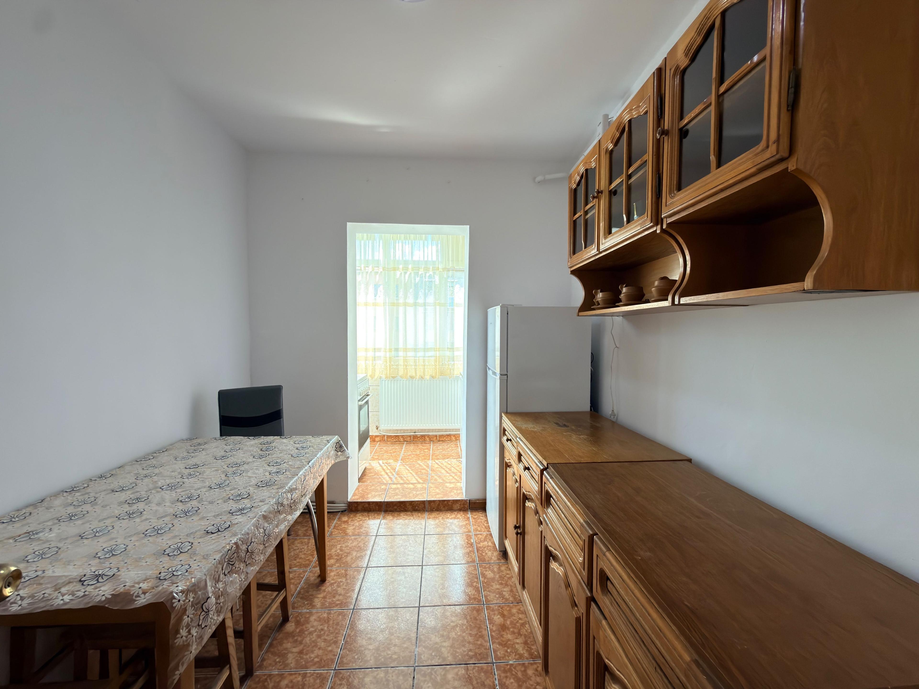 Apartament 3 camere etaj 3- Campulung-Zona Visoi! - 9