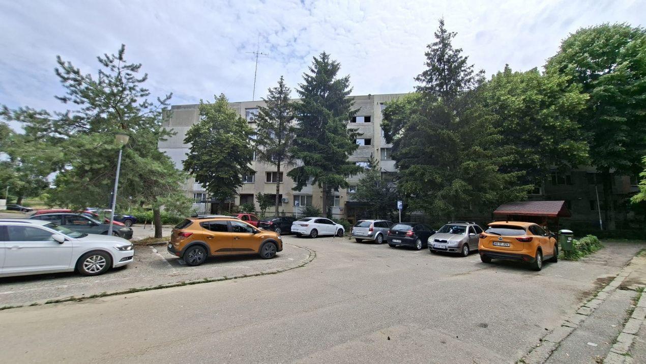 Apartament 4 camere Nord ,Etaj 3 la Poarta Scolii nr 14 - 1