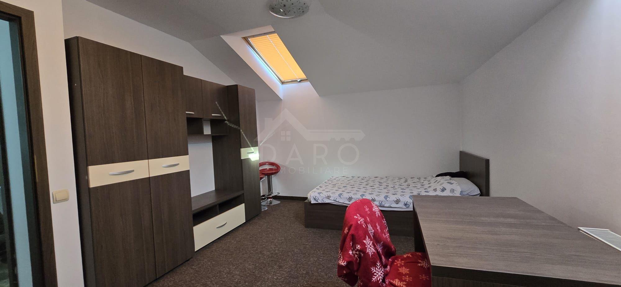 Apartament de inchiriat cu 5 camere aproape de UMF, in 7 noiembrie - 12