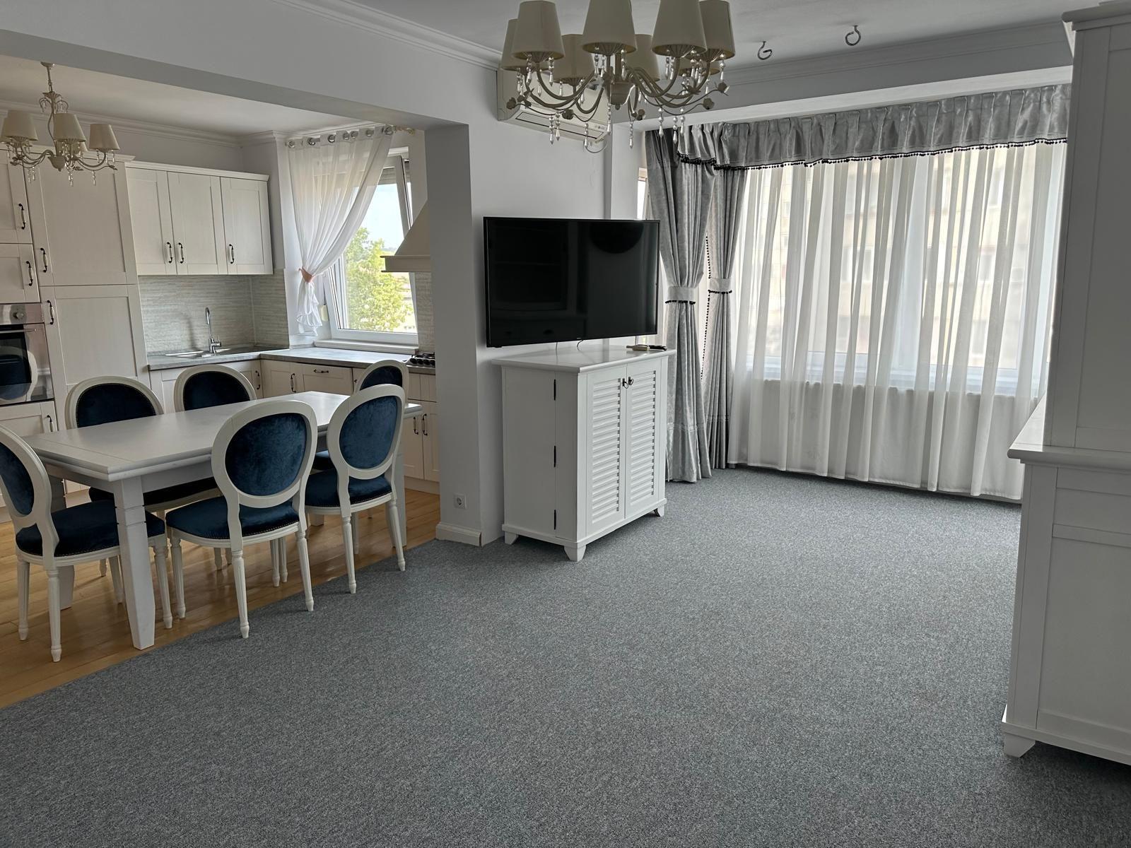 Apartament spațios cu 3 camere de închiriat – Bulevardul Dacia, Oradea - 1