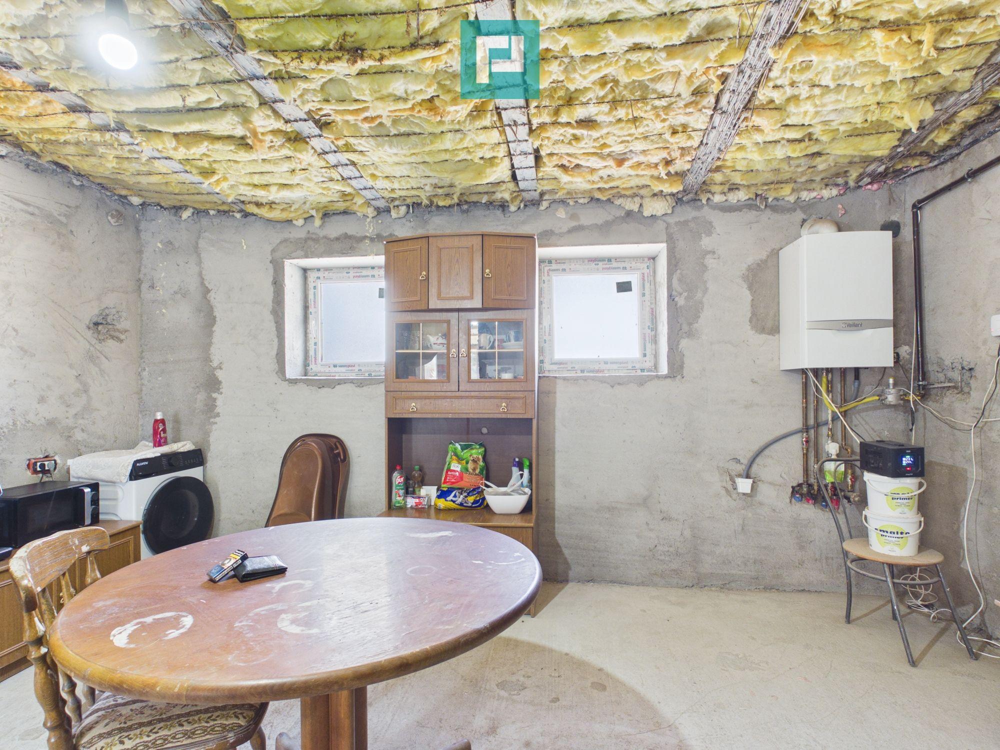 Casă cu teren de 2.134 mp în Sântana | 5 camere - 9
