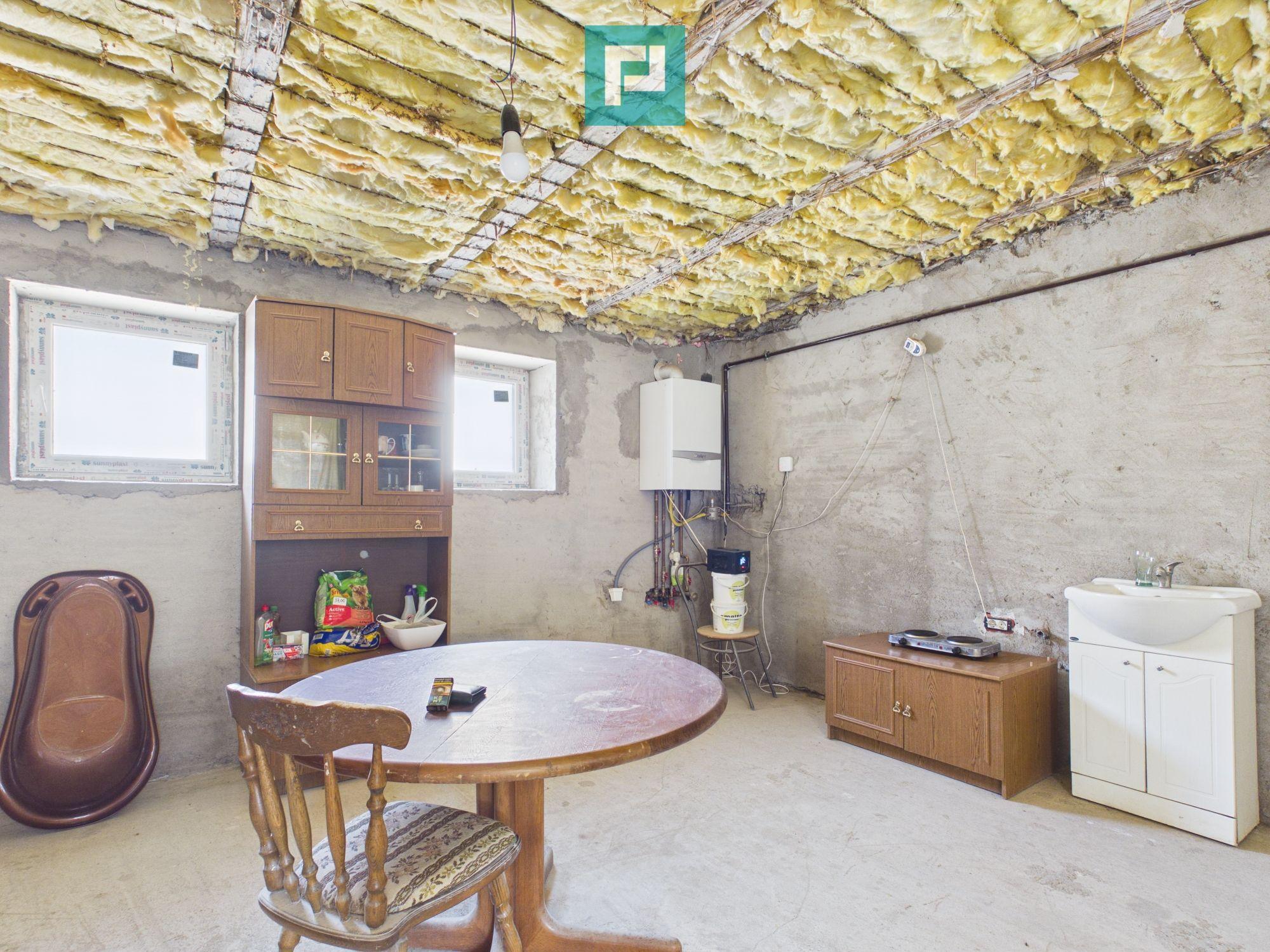 Casă cu teren de 2.134 mp în Sântana | 5 camere - 7