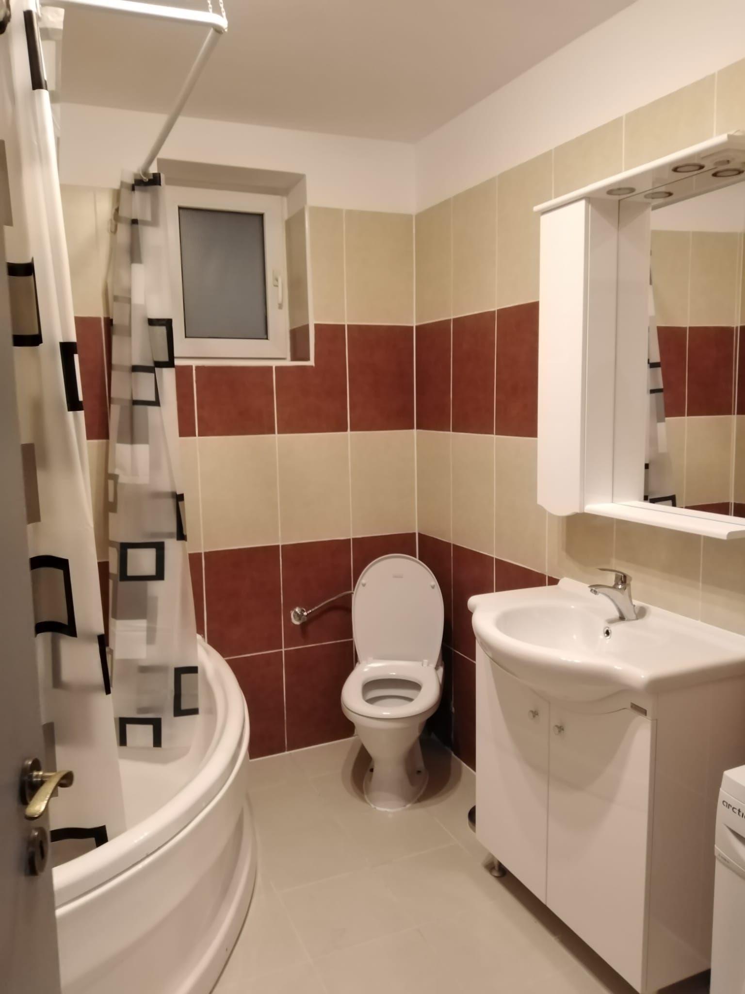 Apartament , parter, zona Scoala Generala nr .5 - 7