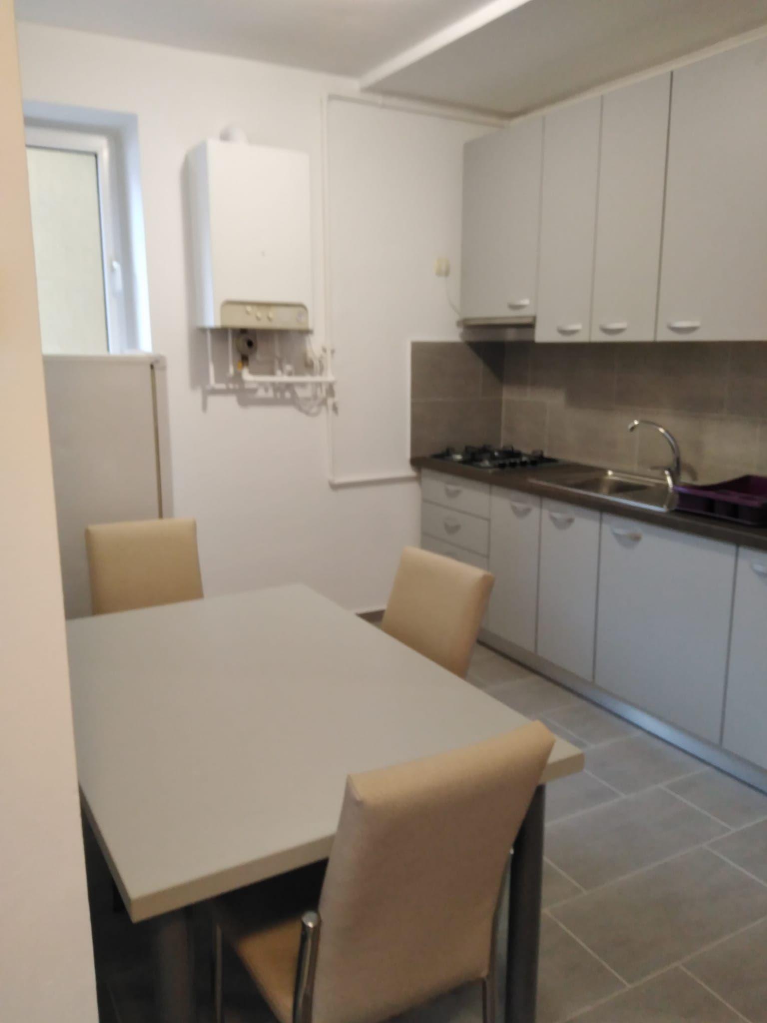 Apartament , parter, zona Scoala Generala nr .5 - 2