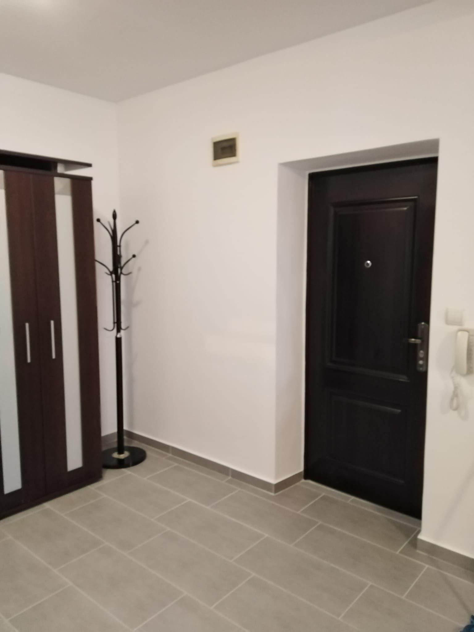 Apartament , parter, zona Scoala Generala nr .5 - 6