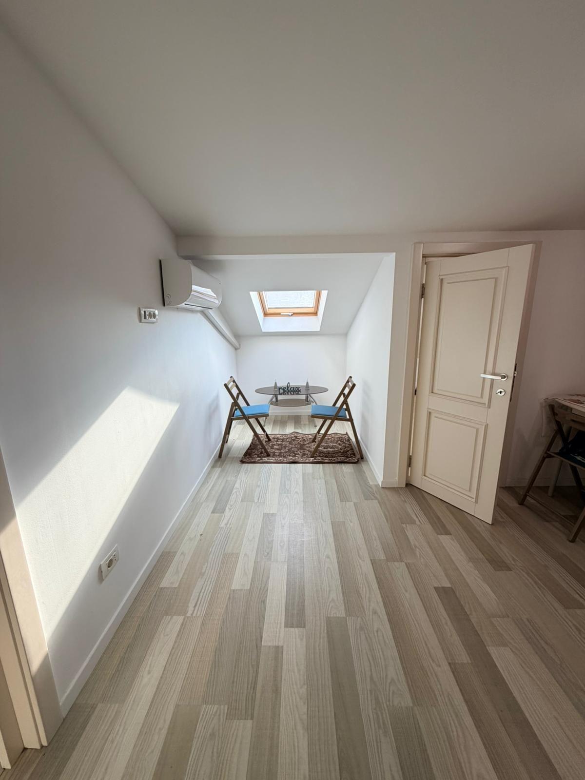 Apartament 70.55 mp, complet mobilat, ultimul nivel + balcon 7.87mp - 53