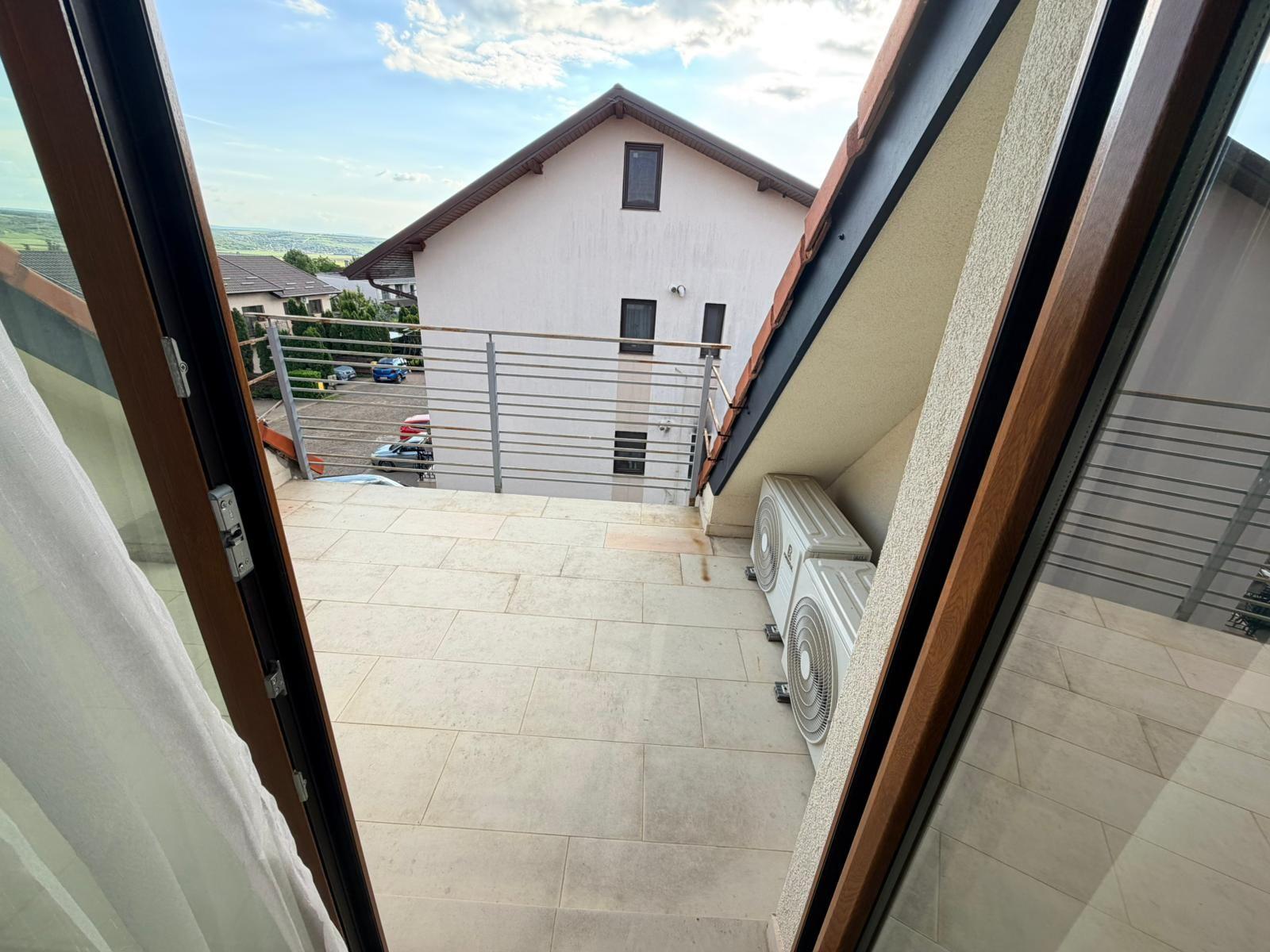 Apartament 70.55 mp, complet mobilat, ultimul nivel + balcon 7.87mp - 40