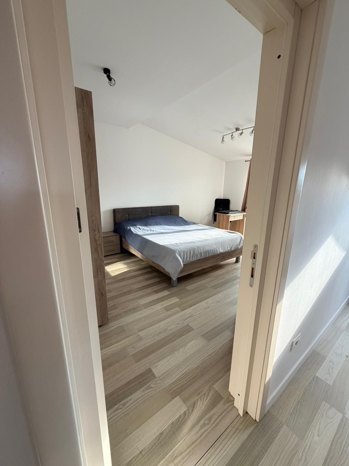 Apartament 70.55 mp, complet mobilat, ultimul nivel + balcon 7.87mp - 56