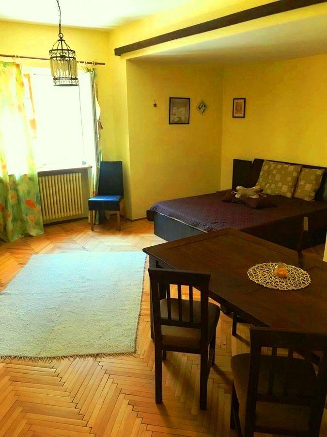 Universitate garsoniera mobilata si utila de inchiriat