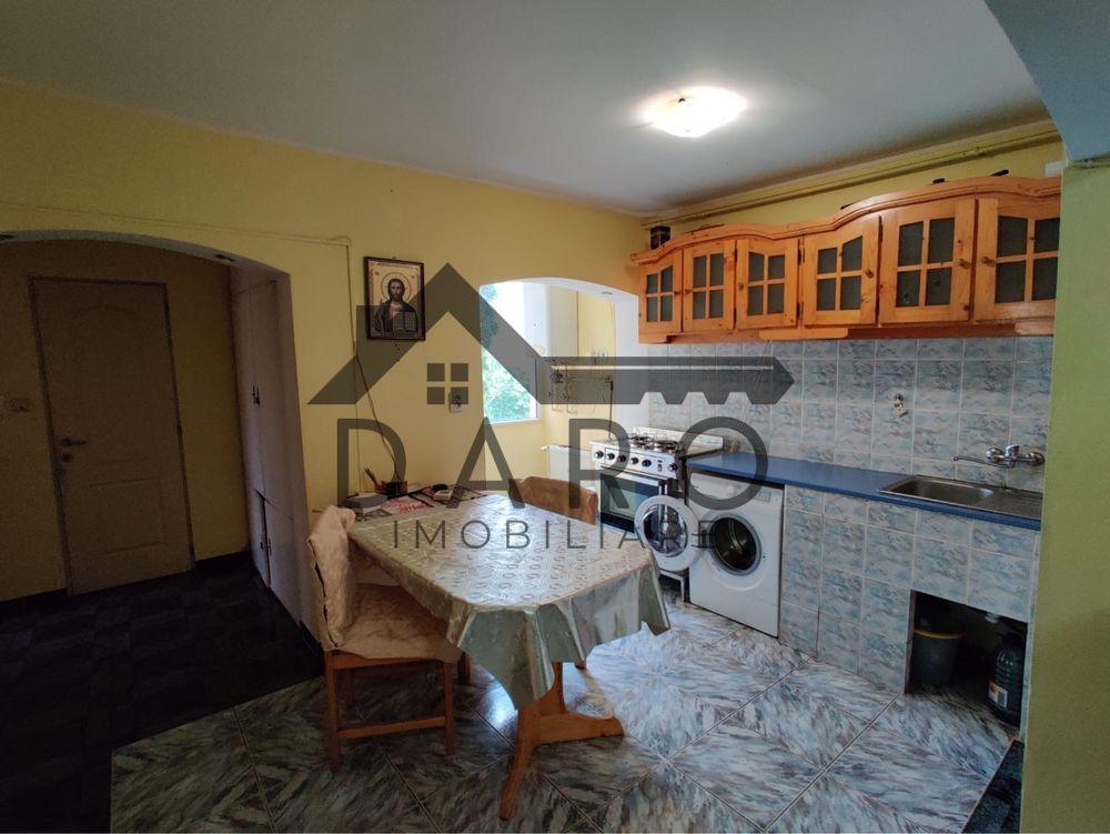 Inchiriez apartament cu 3 camere - 1
