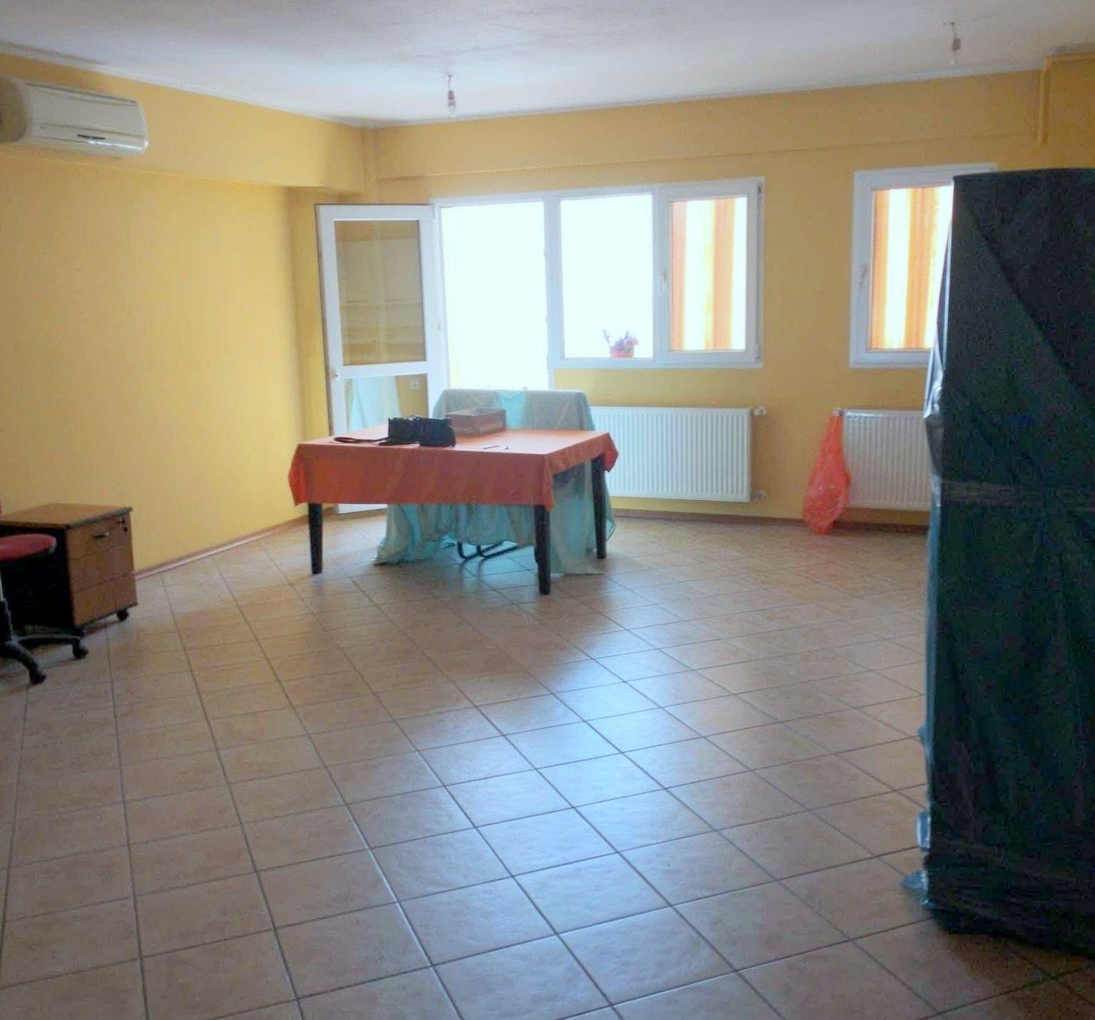 De vanzare apartament cu 3 camere, General, etaj 5/5 cu lift, 120.000 euro - 3