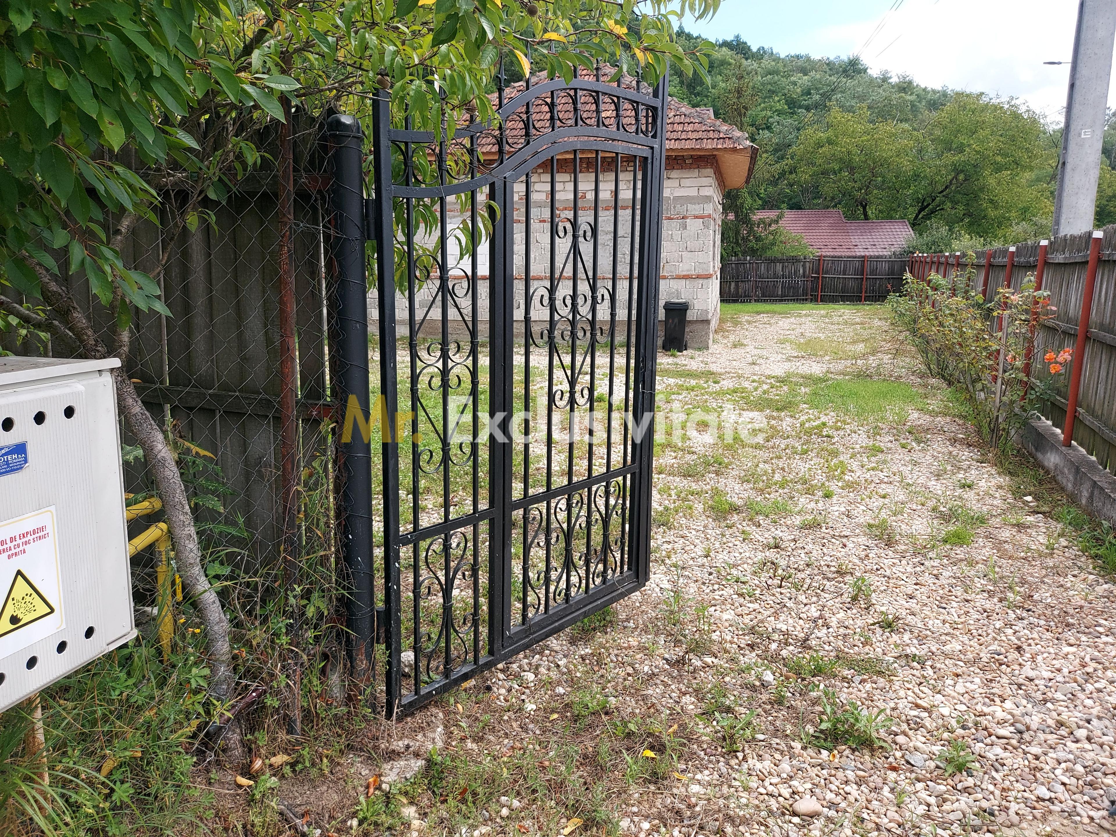 Casa de terminat in Bascov-Valea Ursului, Strada Salcamilor - 8