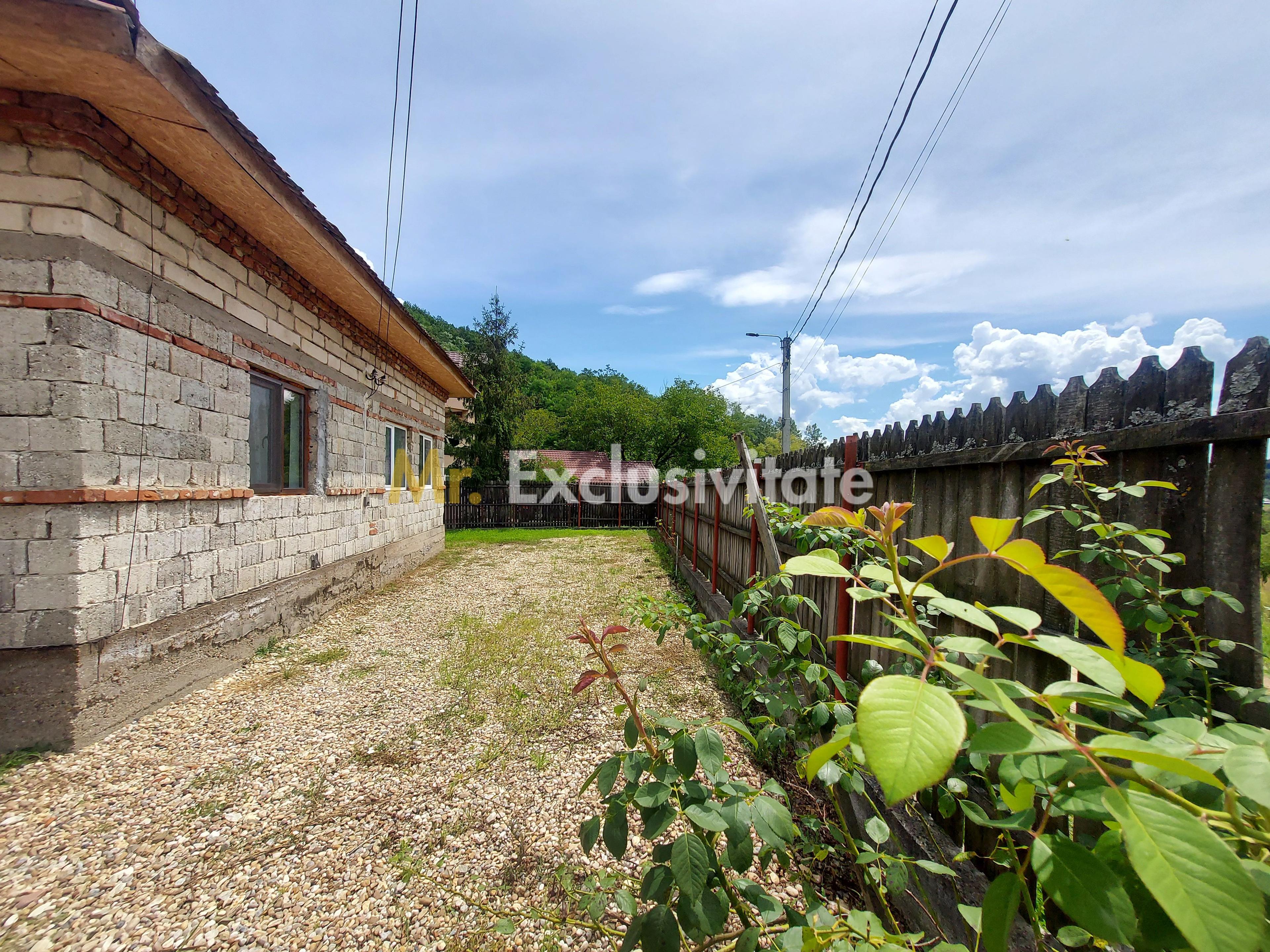 Casa de terminat in Bascov-Valea Ursului, Strada Salcamilor - 6