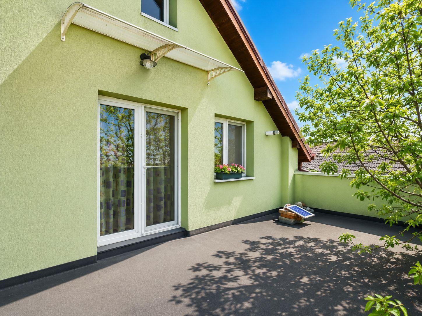 Casă spațioasă cu 8 camere, teren generos, oferă libertate și confort - 19