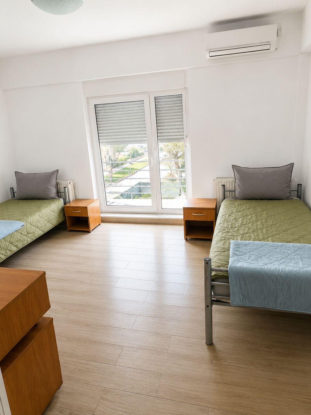 Vand pensiune angajati 15 camere strada Mures - 5