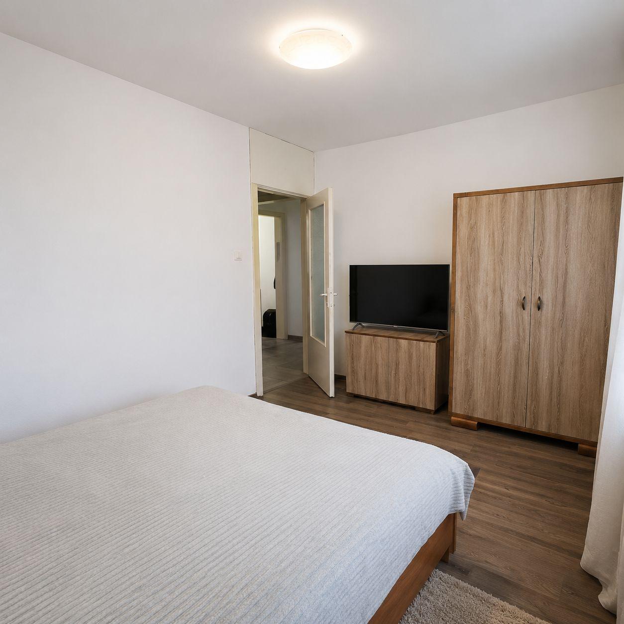 Apartament decomandat cu 3 camere și 2 băi, zona Complex Studențesc - 2