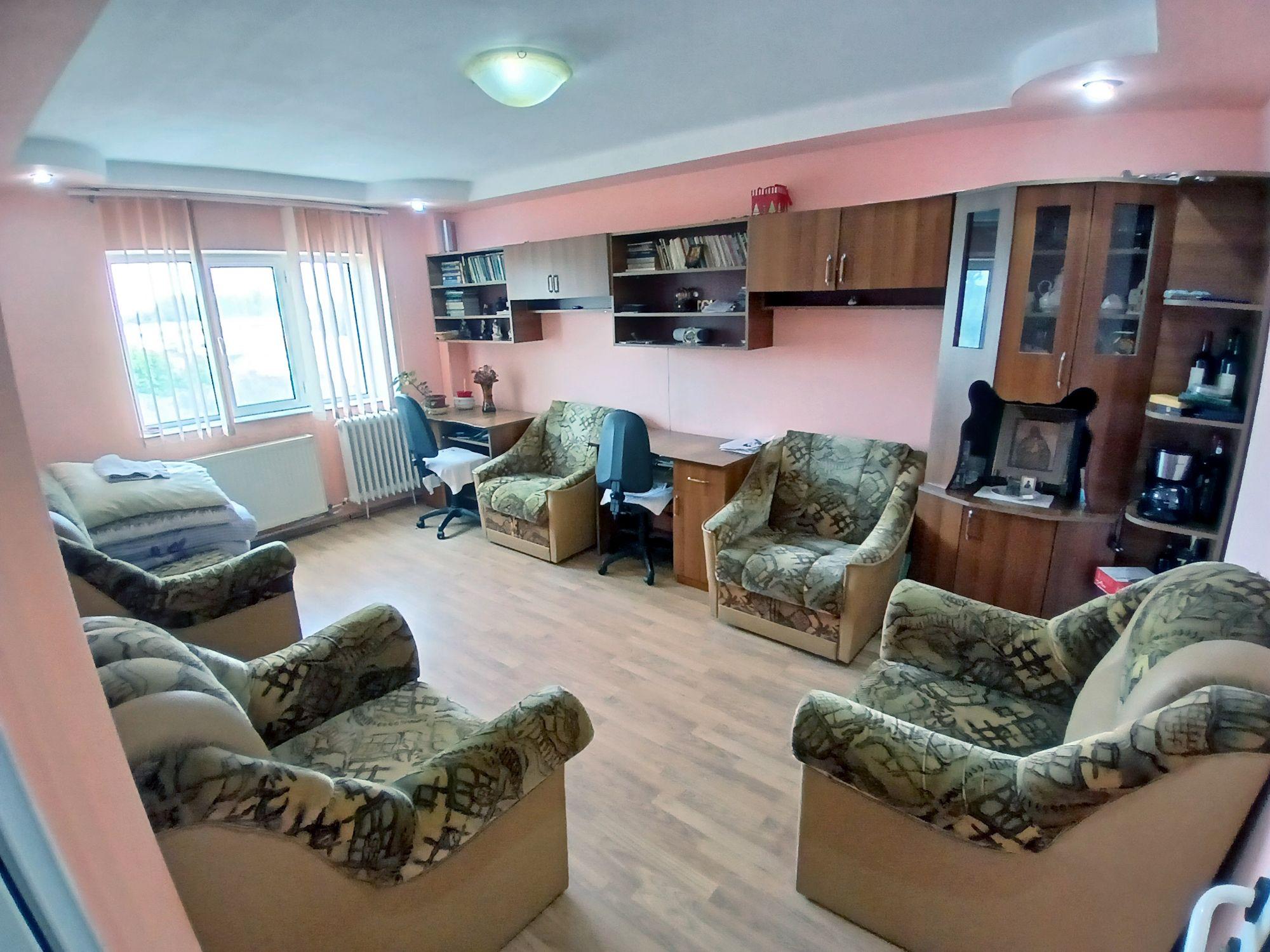 Apartament cu 2 camere, 53 mp, etaj 3 – priveliște deosebită - 2