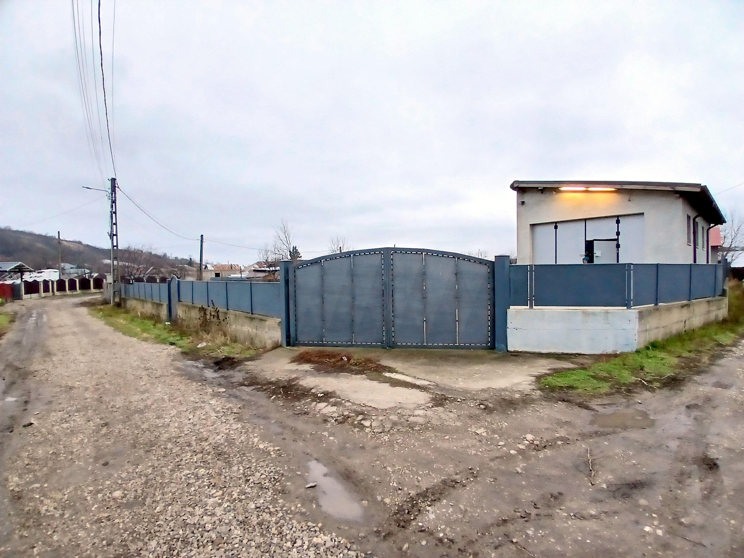 Hală, atelier și locuință, curte cu 900mp teren în Corod - 1
