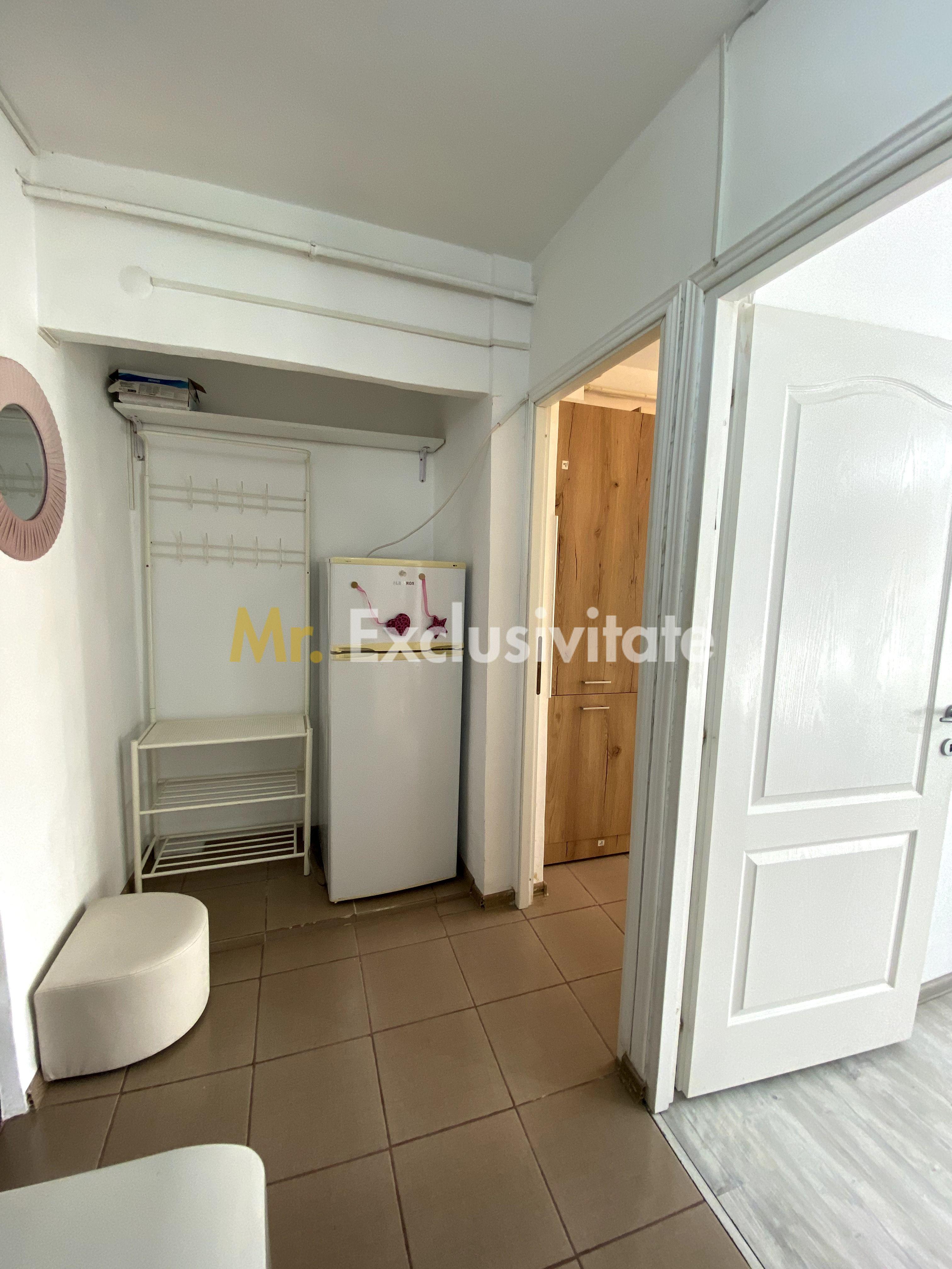 Garsoniera in Mioveni, zona centrala situata la etajul 2 din 4 - 6