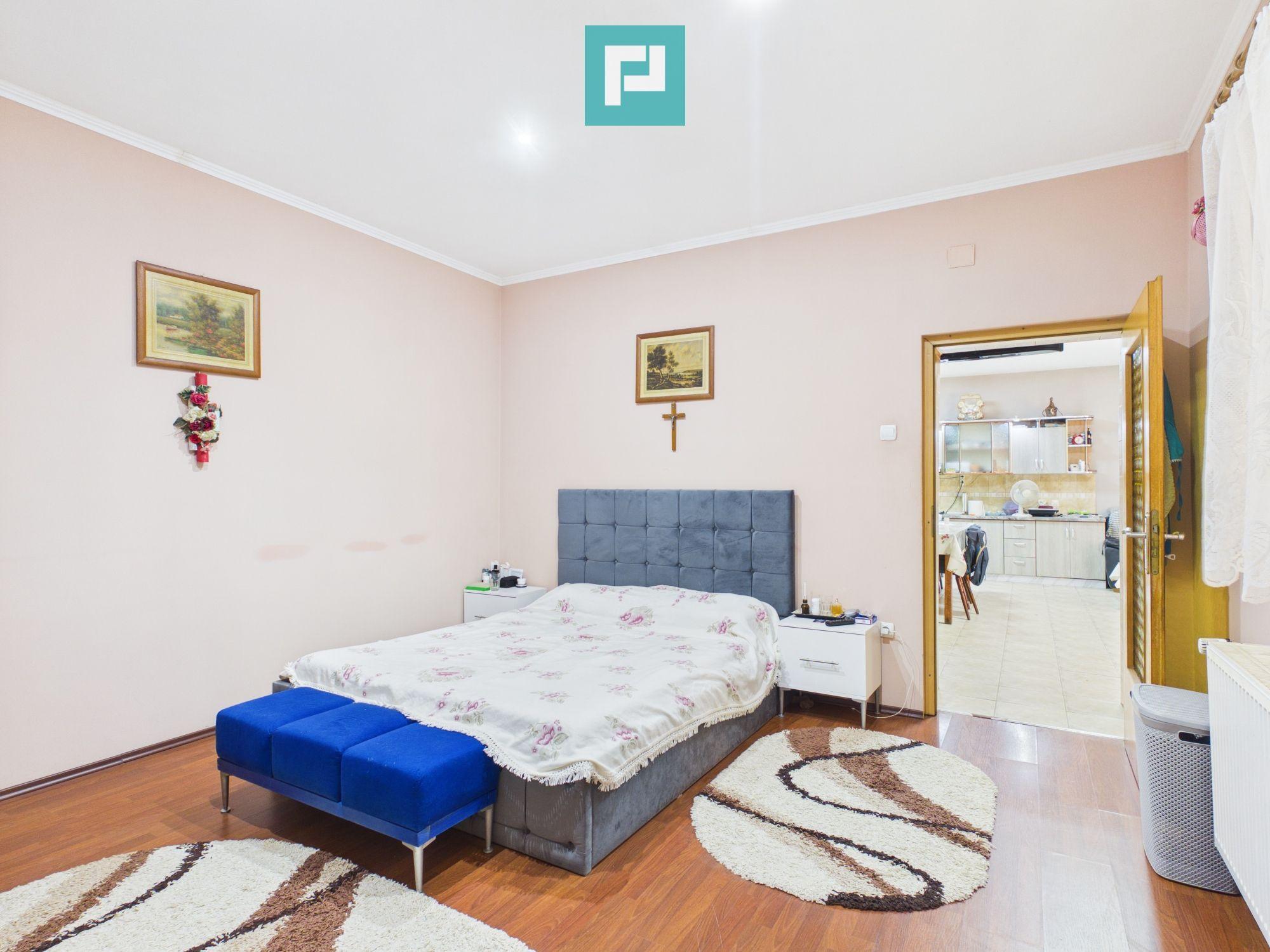 Casă cu 4 camere și teren de 1.910 mp în Macea - 9