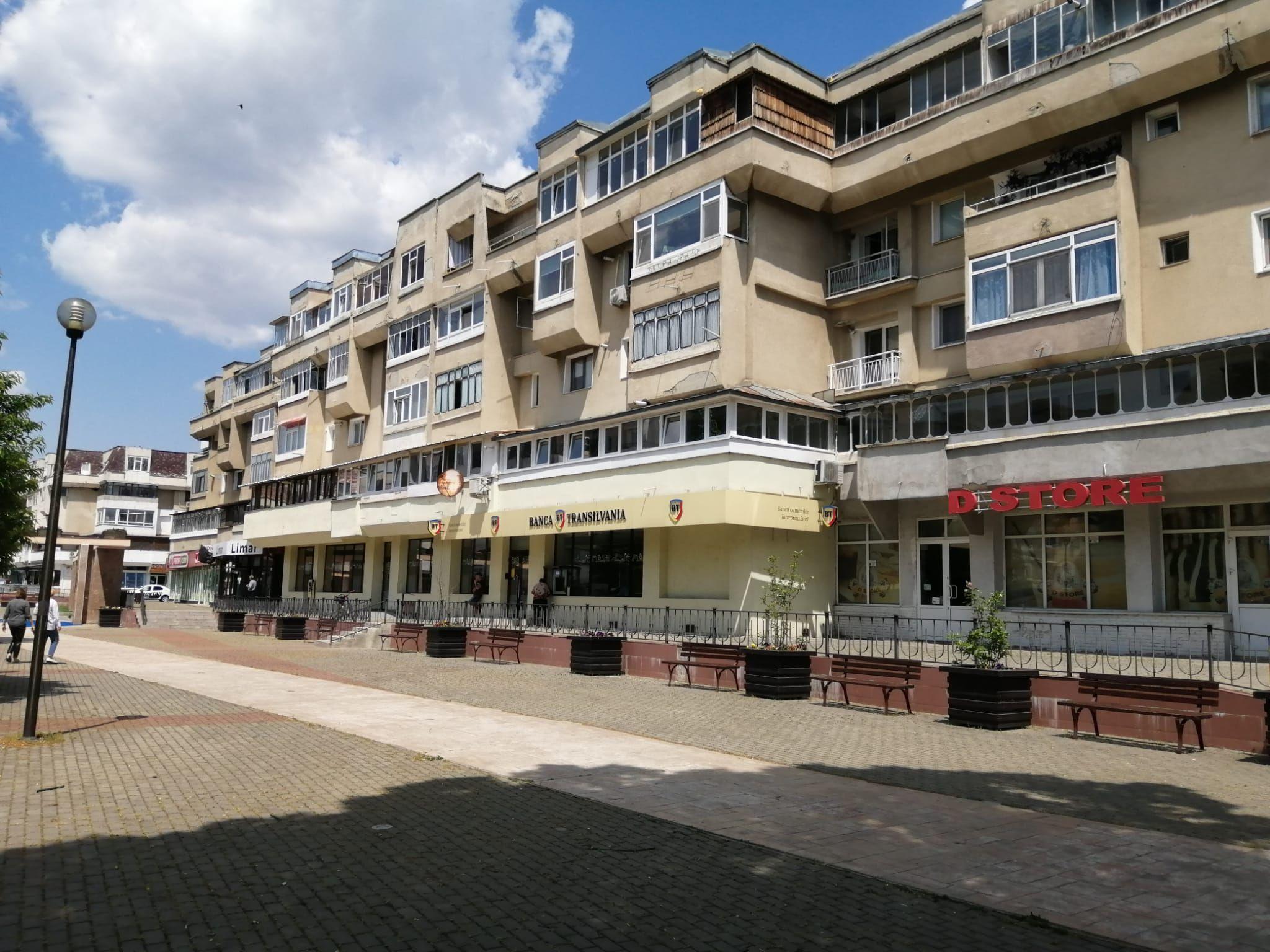 Spațiu comercial 200 mp ultracentral singurul vad pietonal 100% Roman - 6